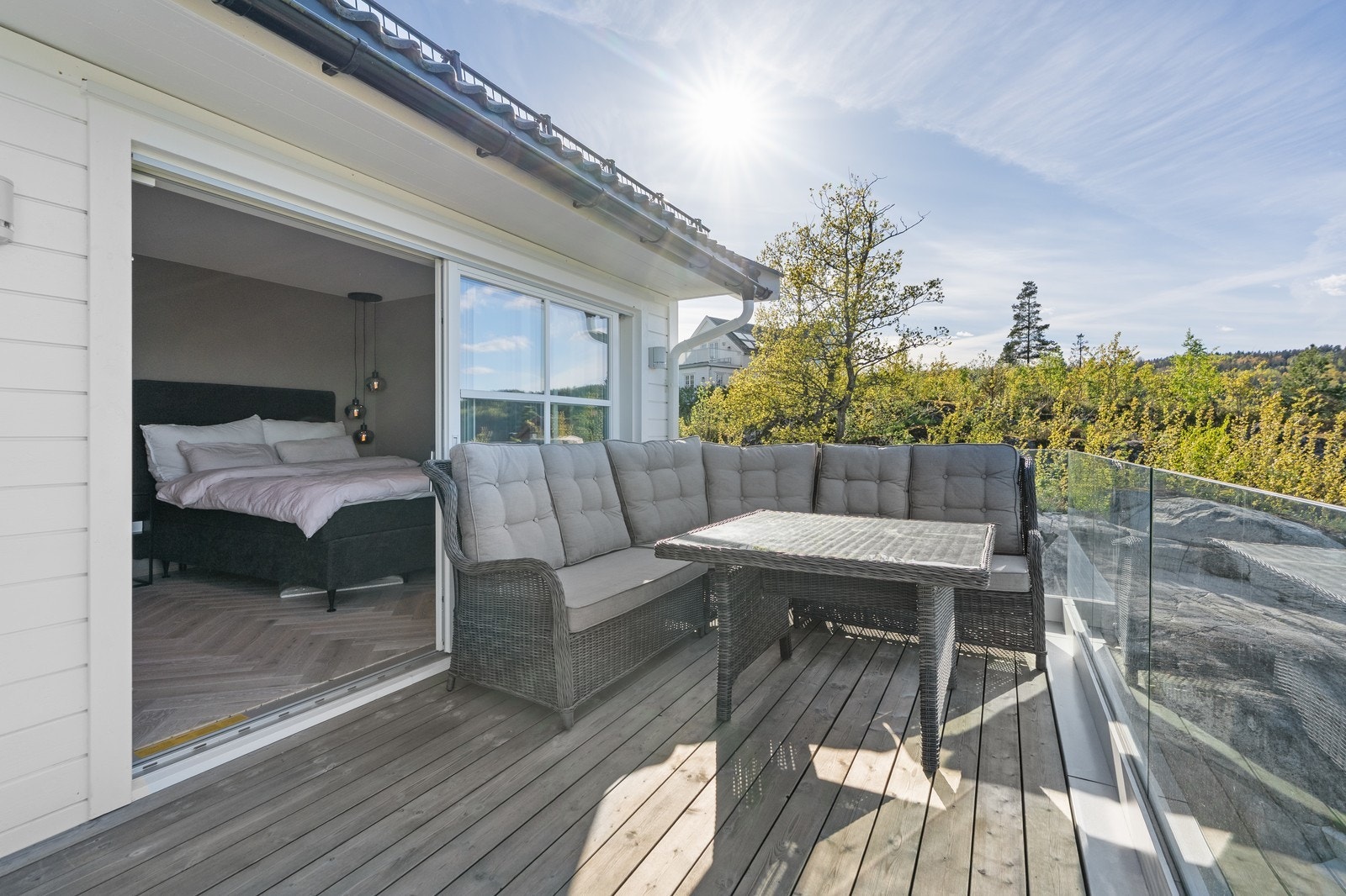 Utgang til balkong fra soverommet. Galleribilde