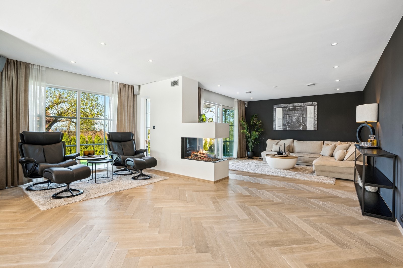 Den åpne planløsningen gir mange møbleringsmuligheter. Galleribilde