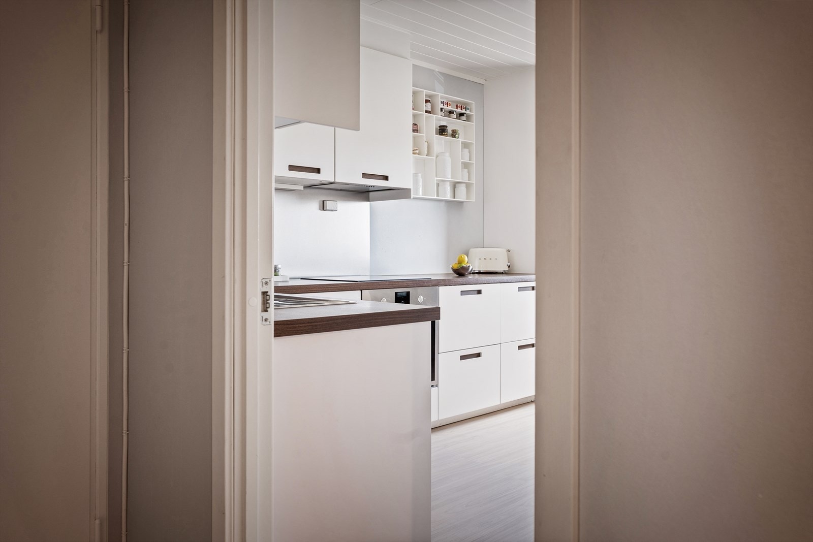 Kjøkkenet ligger i eget rom og her er det alternativt mulig å flytte kjøkken ut til stue for å lage et ekstra soverom. Galleribilde