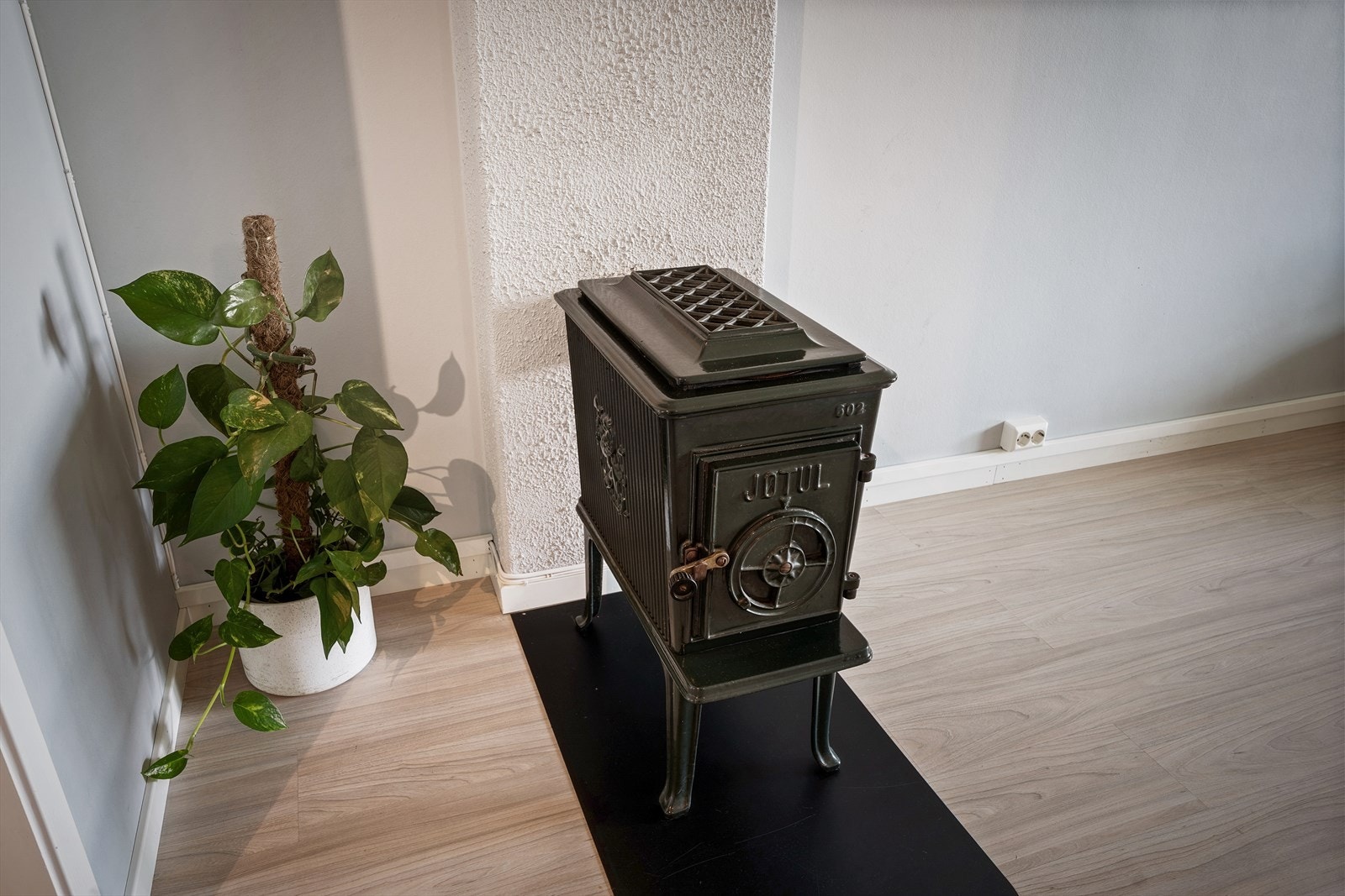 Peis sørger for lun atmosfære og varme på kaldere dager. Galleribilde