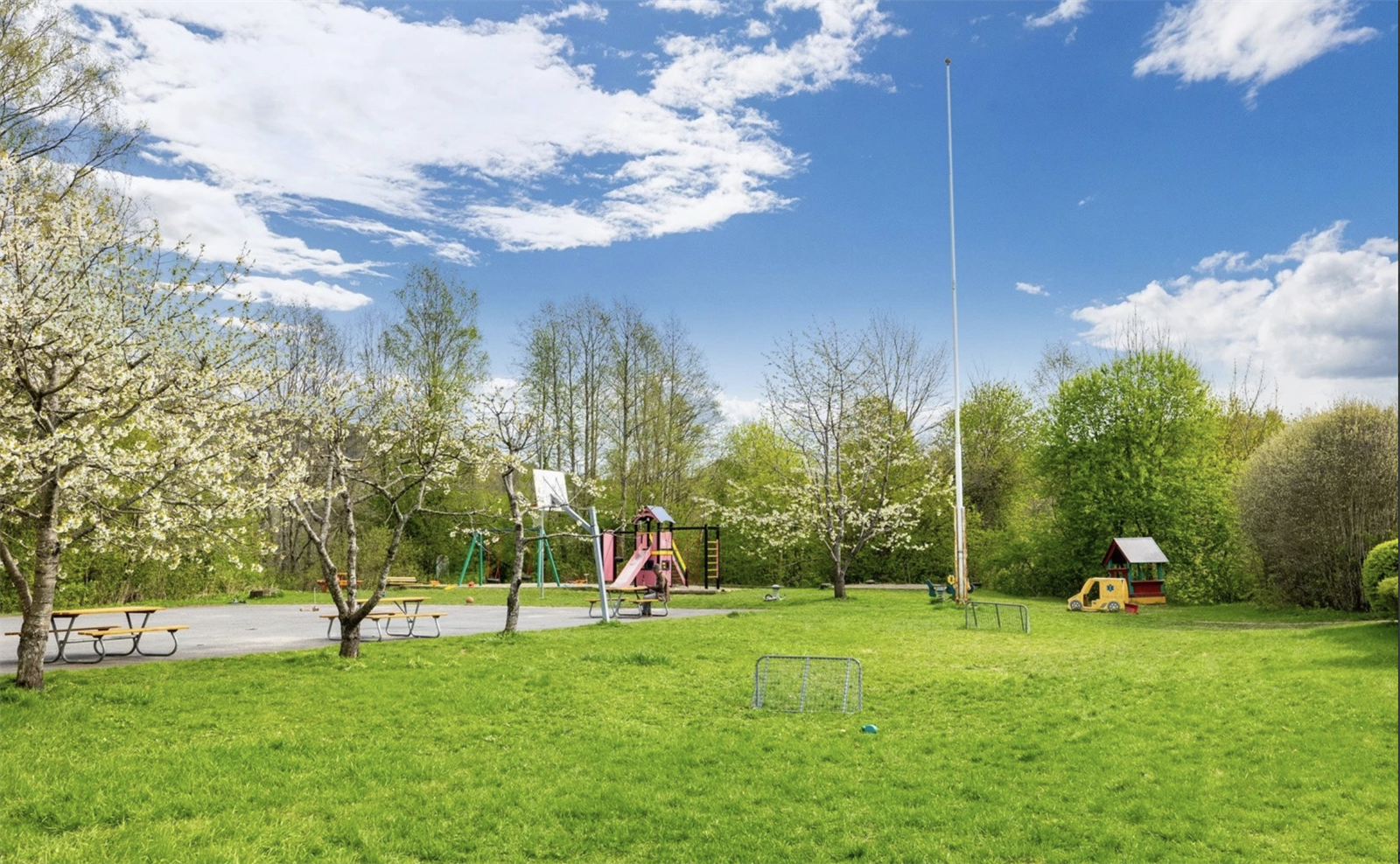 Brekke borettslag har også en flott lekeplass hvor barna i området leker masse! Galleribilde