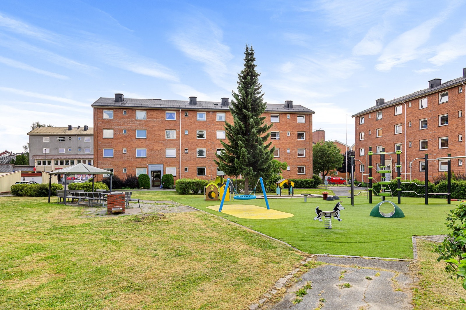 Her er det ingen gjennomgangstrafikk noe som gjør dette til et meget rolig og ikke minst et barnevennlig område. Galleribilde