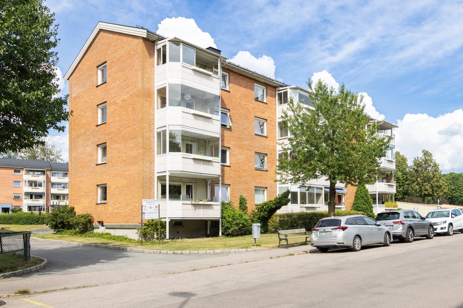 Fasade - Fin plassering i byggets 3. etasje. Galleribilde