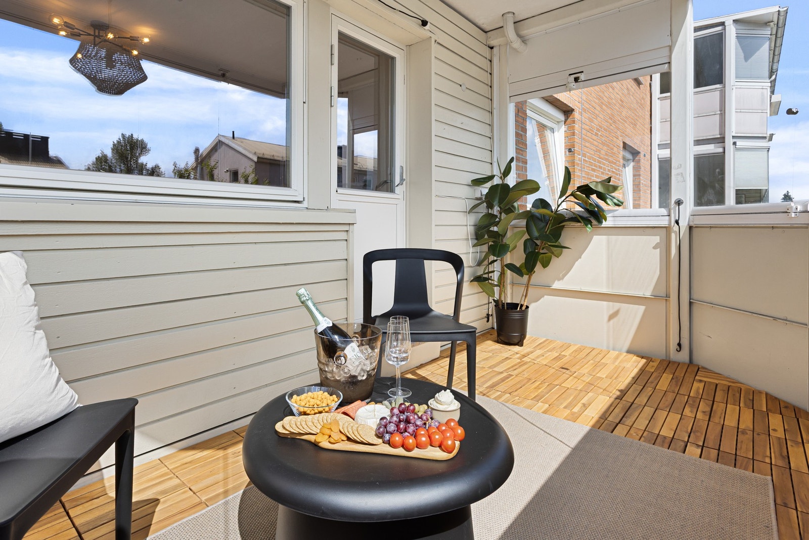 Innglassingen kan i tillegg skyves opp om du ønsker luft og solstråler inn. Galleribilde