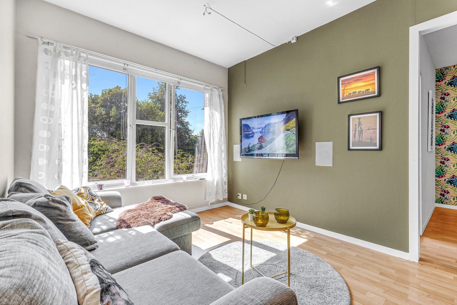 Velkommen til Åkebergveien 56 A. Veggen er idag en annen farge. Galleribilde