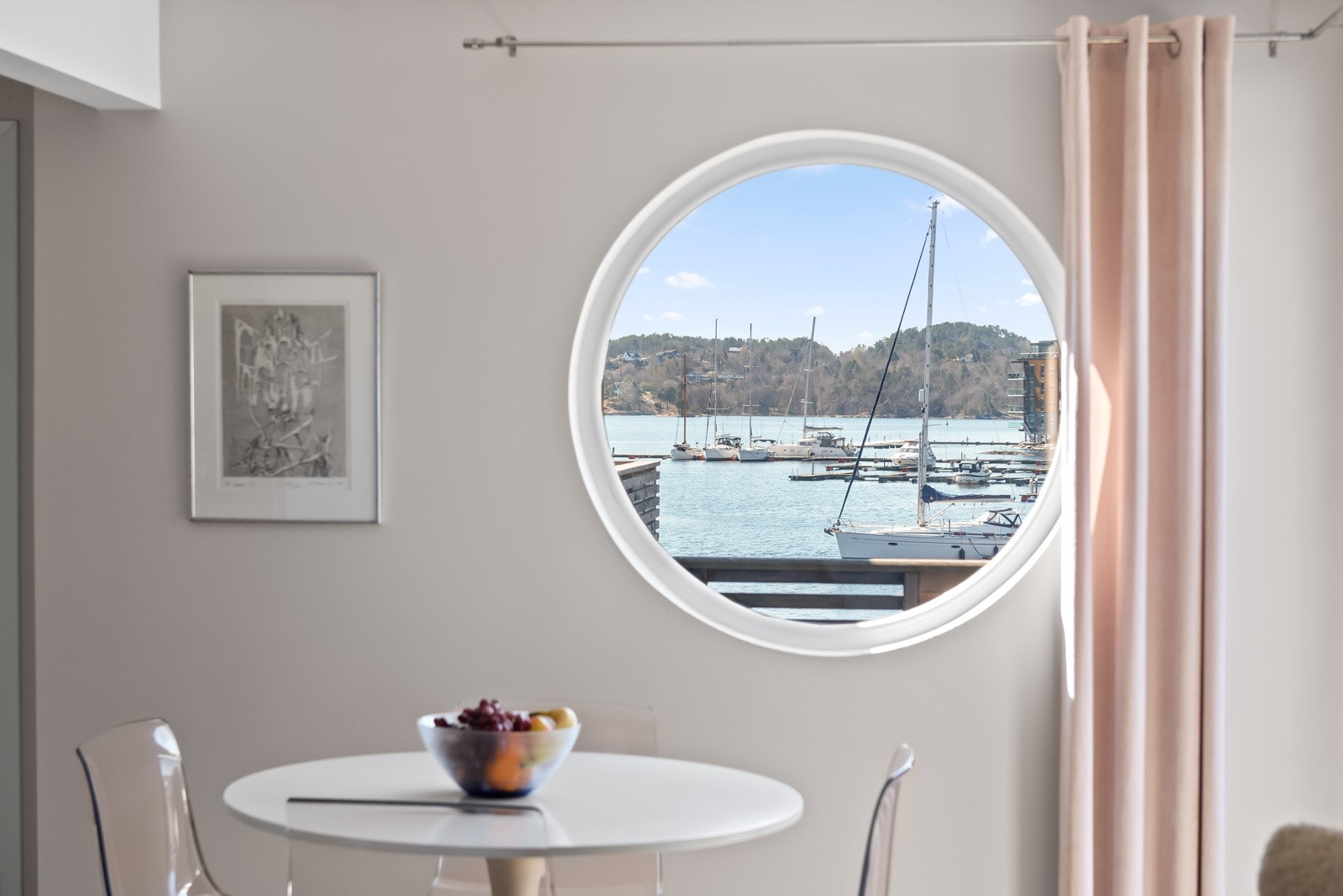 Mange stilfulle designdetaljer i boligen. Galleribilde