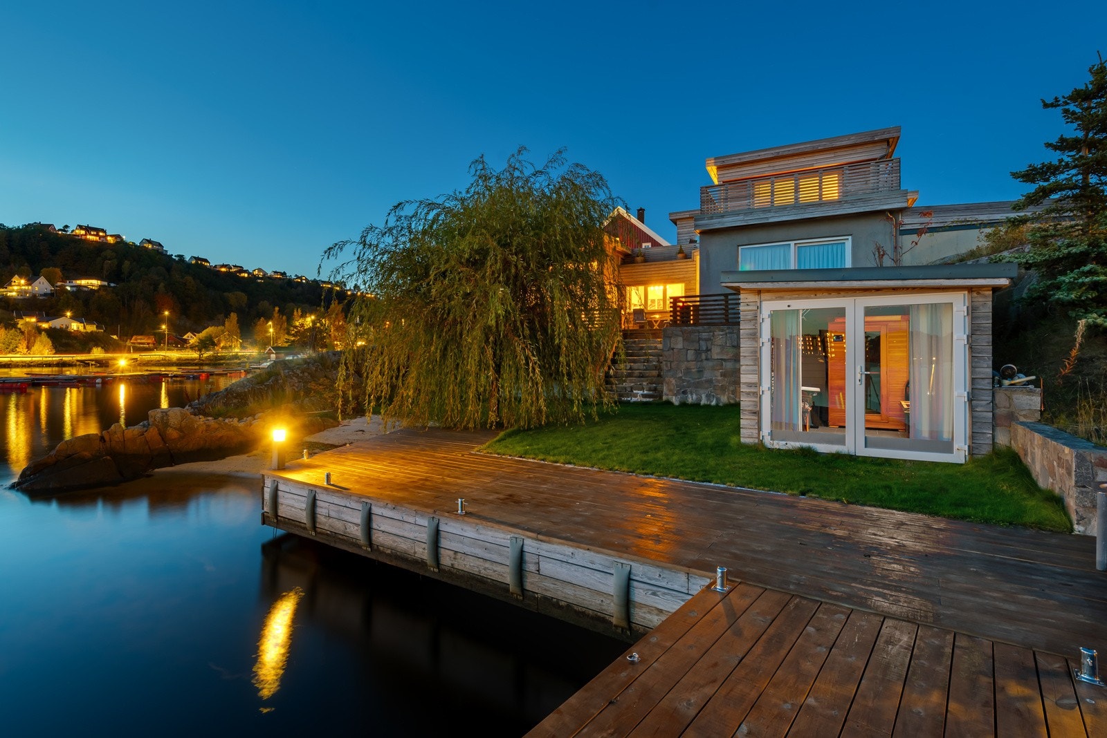 Nyrenovert brykkeanlegg, med en fin sandstrand rett ved siden av.... Galleribilde