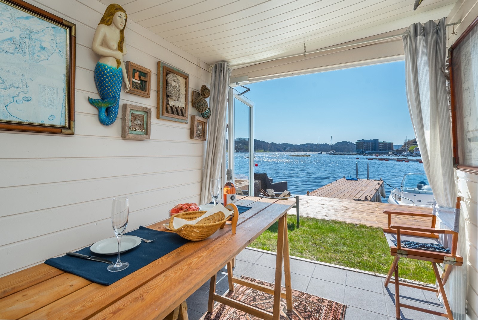 Utsikten fra sjøbua....ikke noe å si på den. Galleribilde