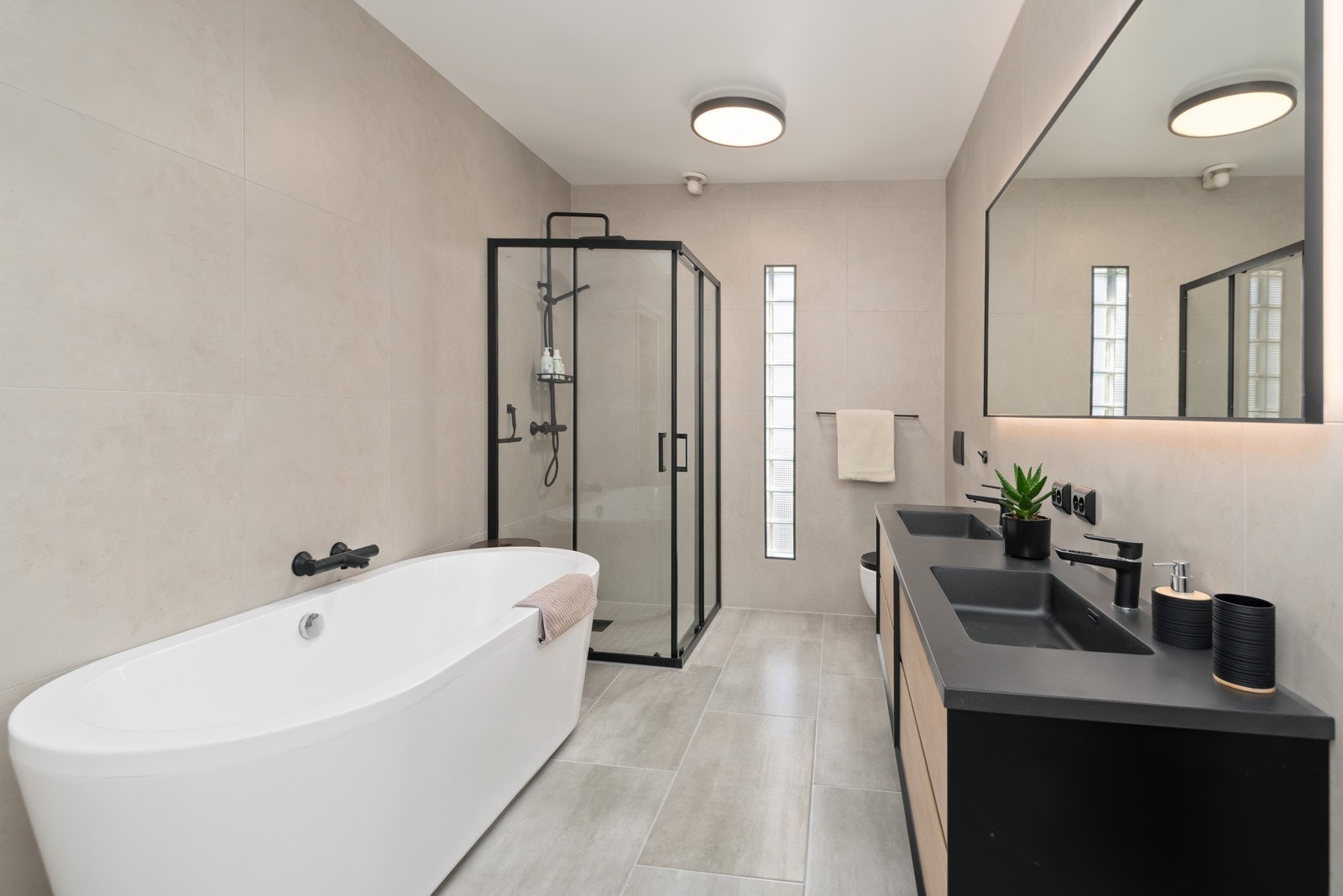 Helt nytt & delikat bad fra 2024. Galleribilde