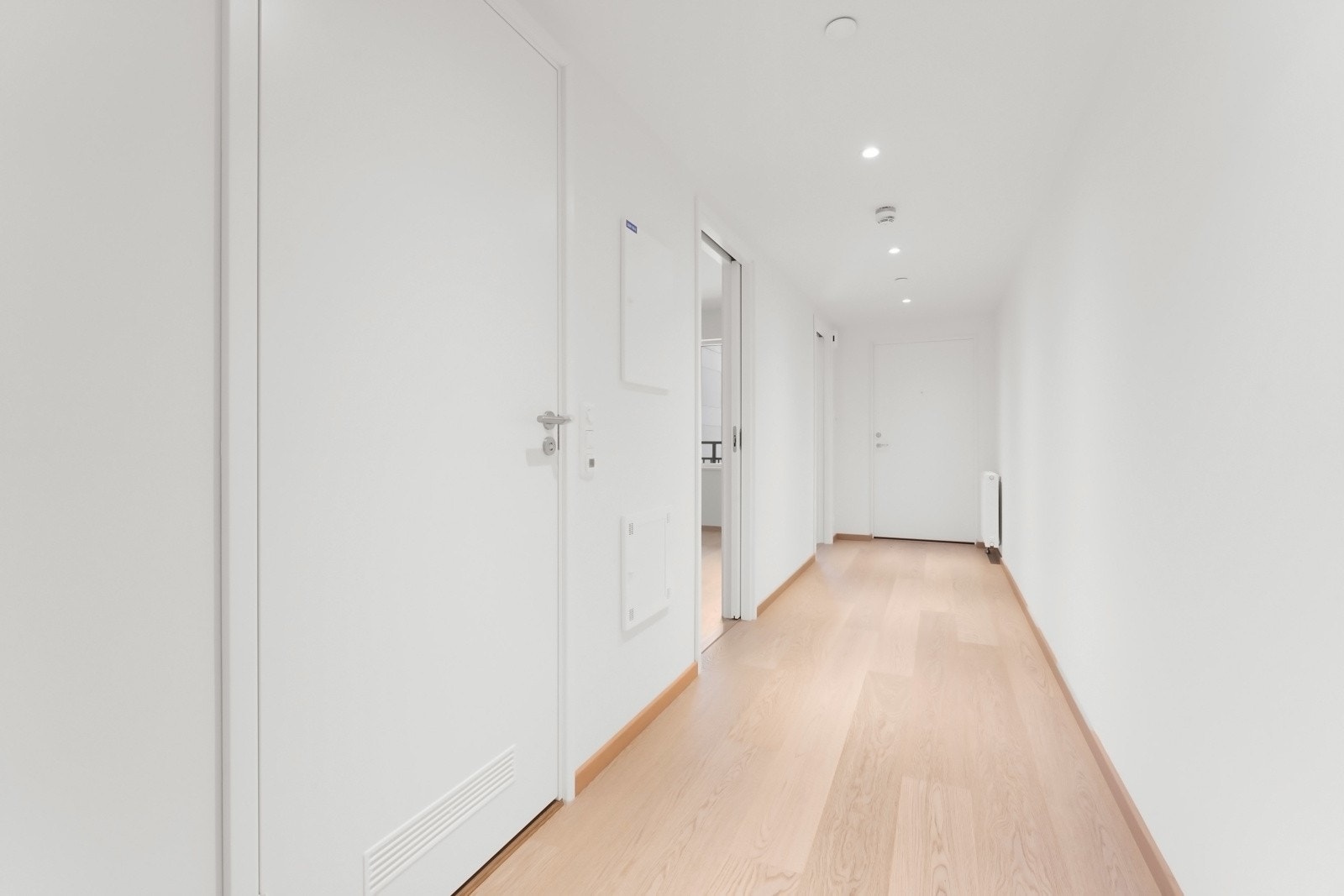 Fin entré/ gang med god avsatt plass til skapinnredning. Galleribilde