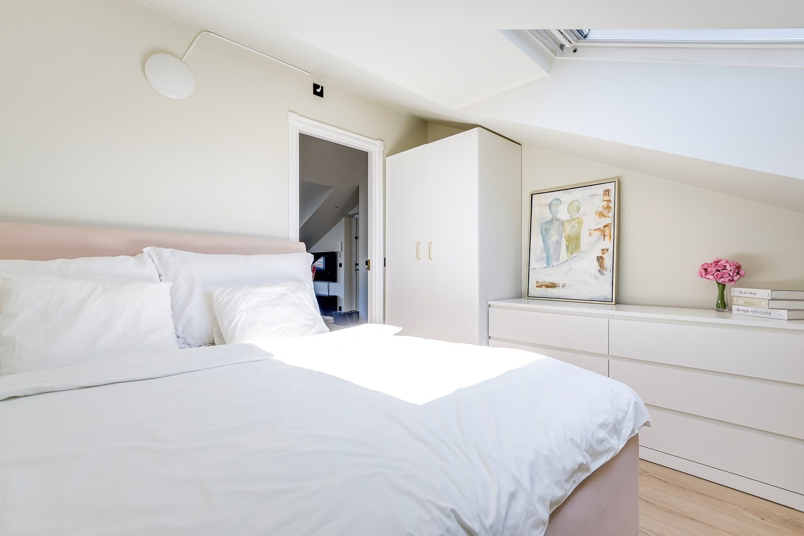 Bygget er opprinnelig fra 1880, men ble bygget om i perioden 2001-03. Galleribilde