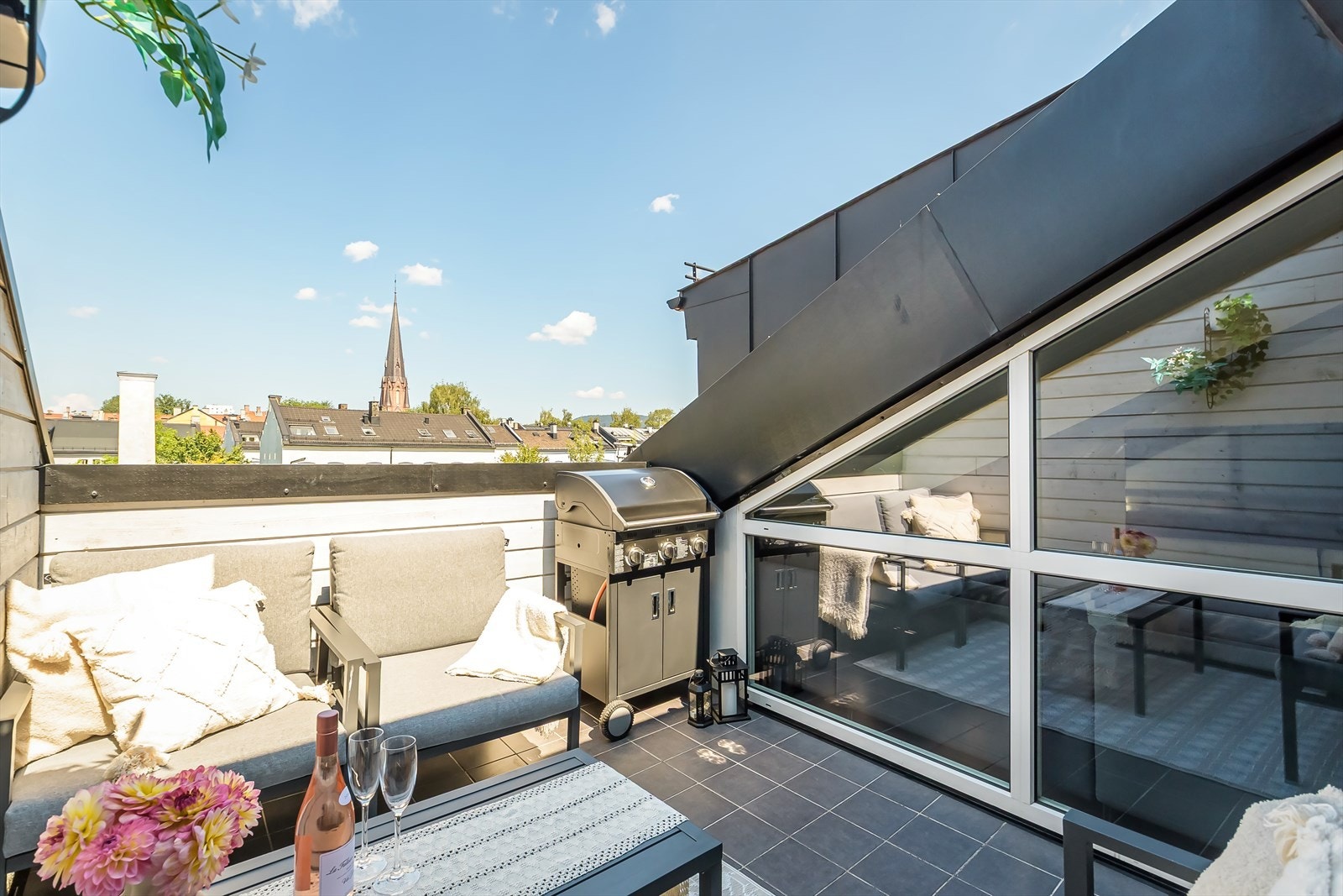 Terrassen er på ca. 7m², med gode innredningsmuligheter Galleribilde