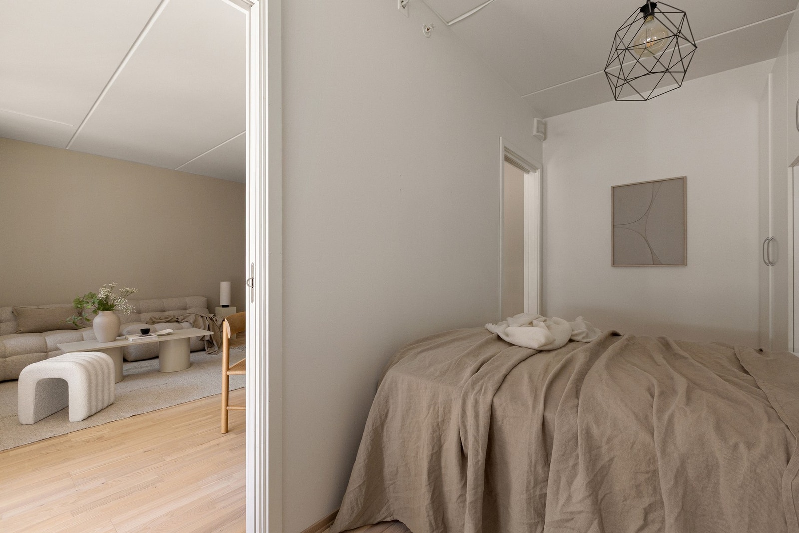 Soverommet ligger vis a vis stuen. Galleribilde