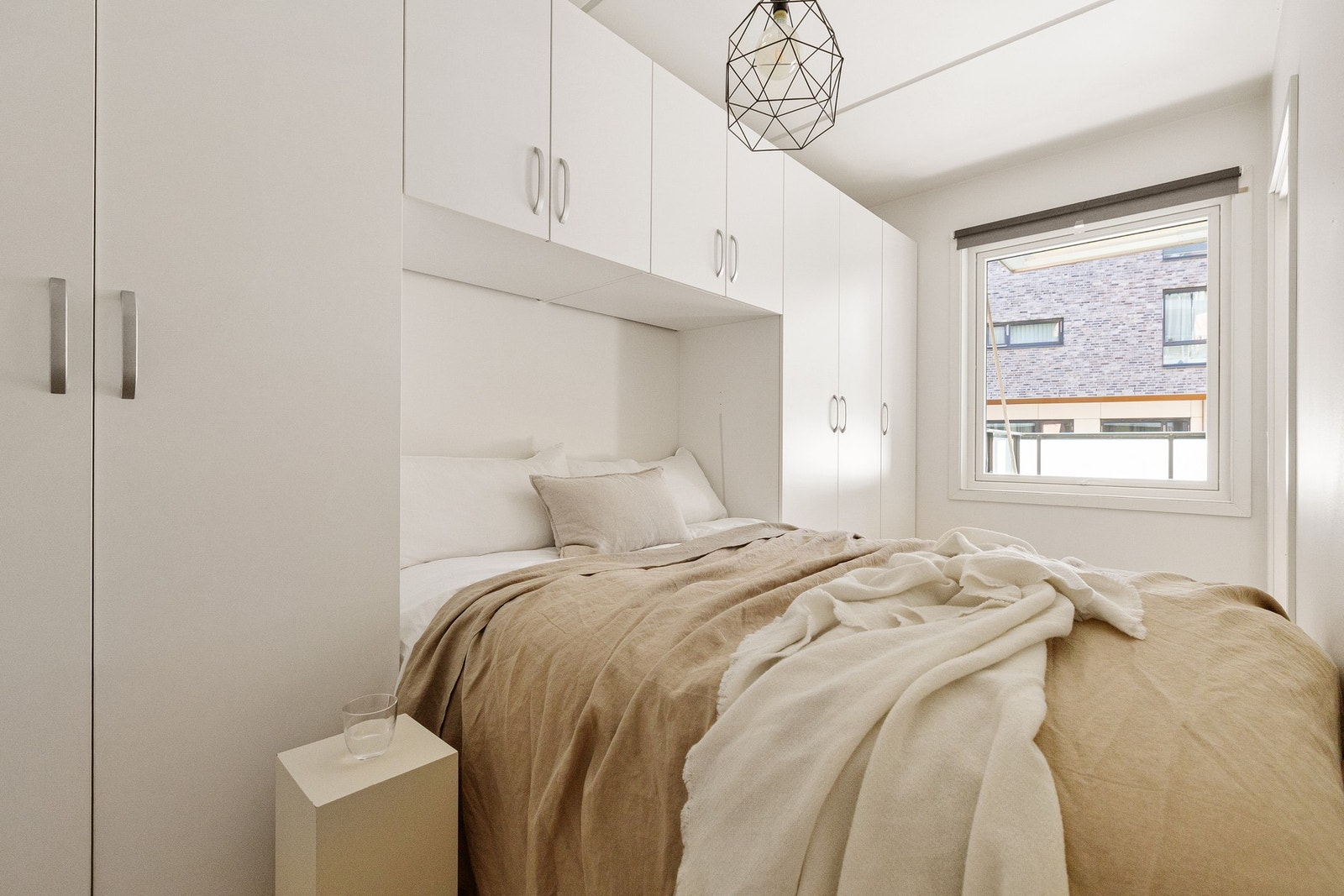 Soverommet er lys og innbydende. Galleribilde