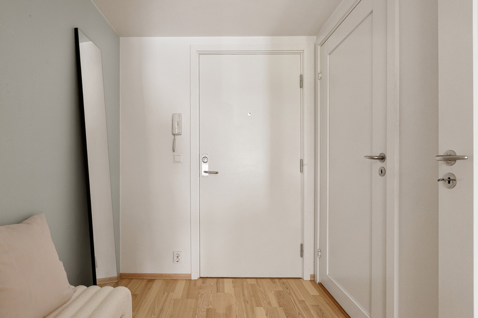 Det er dørcalling. Galleribilde