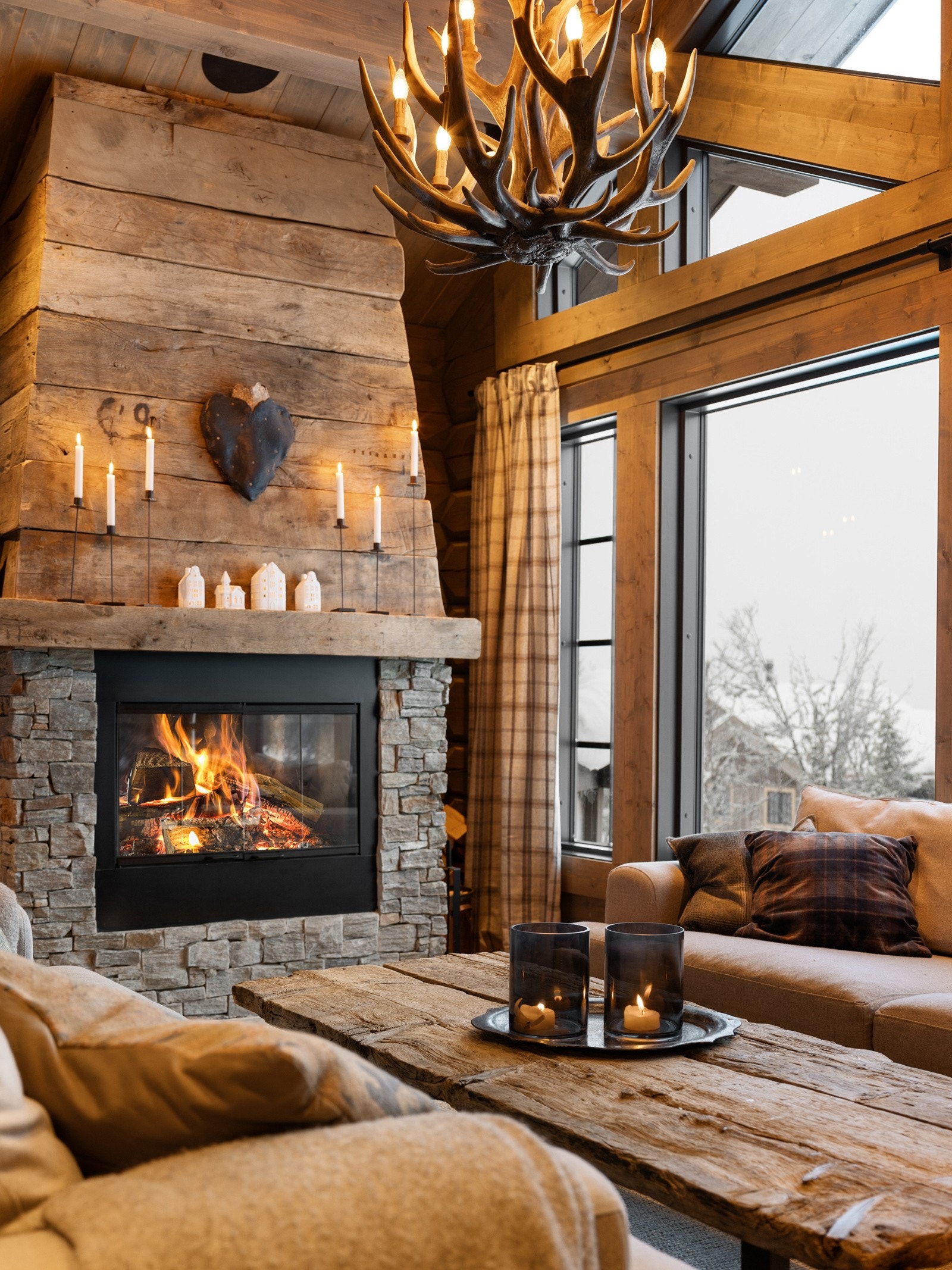 Her kan varmen fra peisen nytes sammen med den flott utsikten. Galleribilde