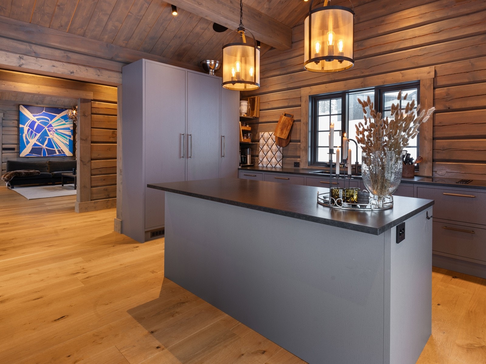 Det er Miele hvitevarer med unntak av fryser som er fra Siemens Galleribilde