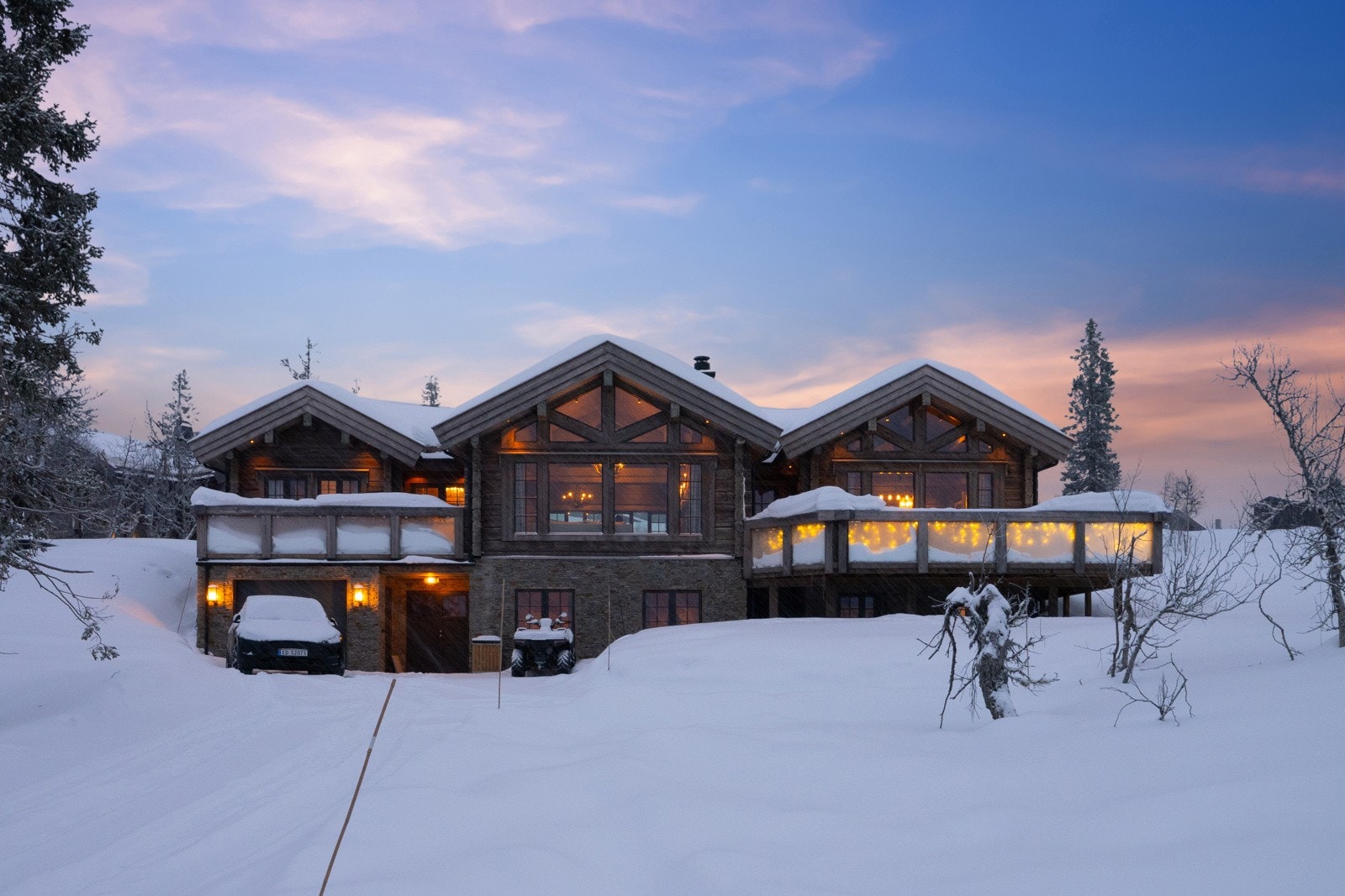 God plass til biloppstilling på egen gårdsplass. Galleribilde