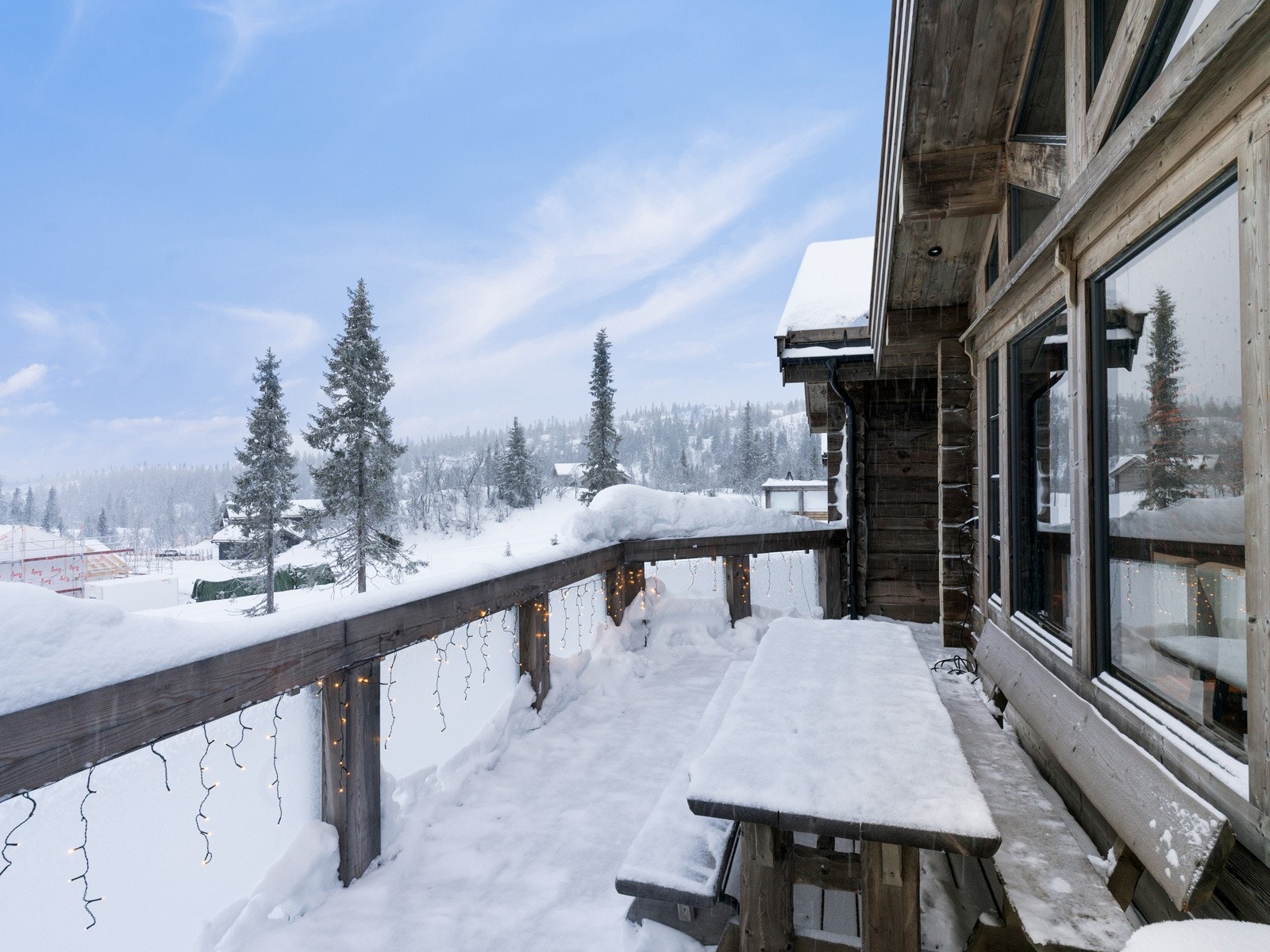 Det er svært gode sol- og utsiktforhold fra hytta. Galleribilde