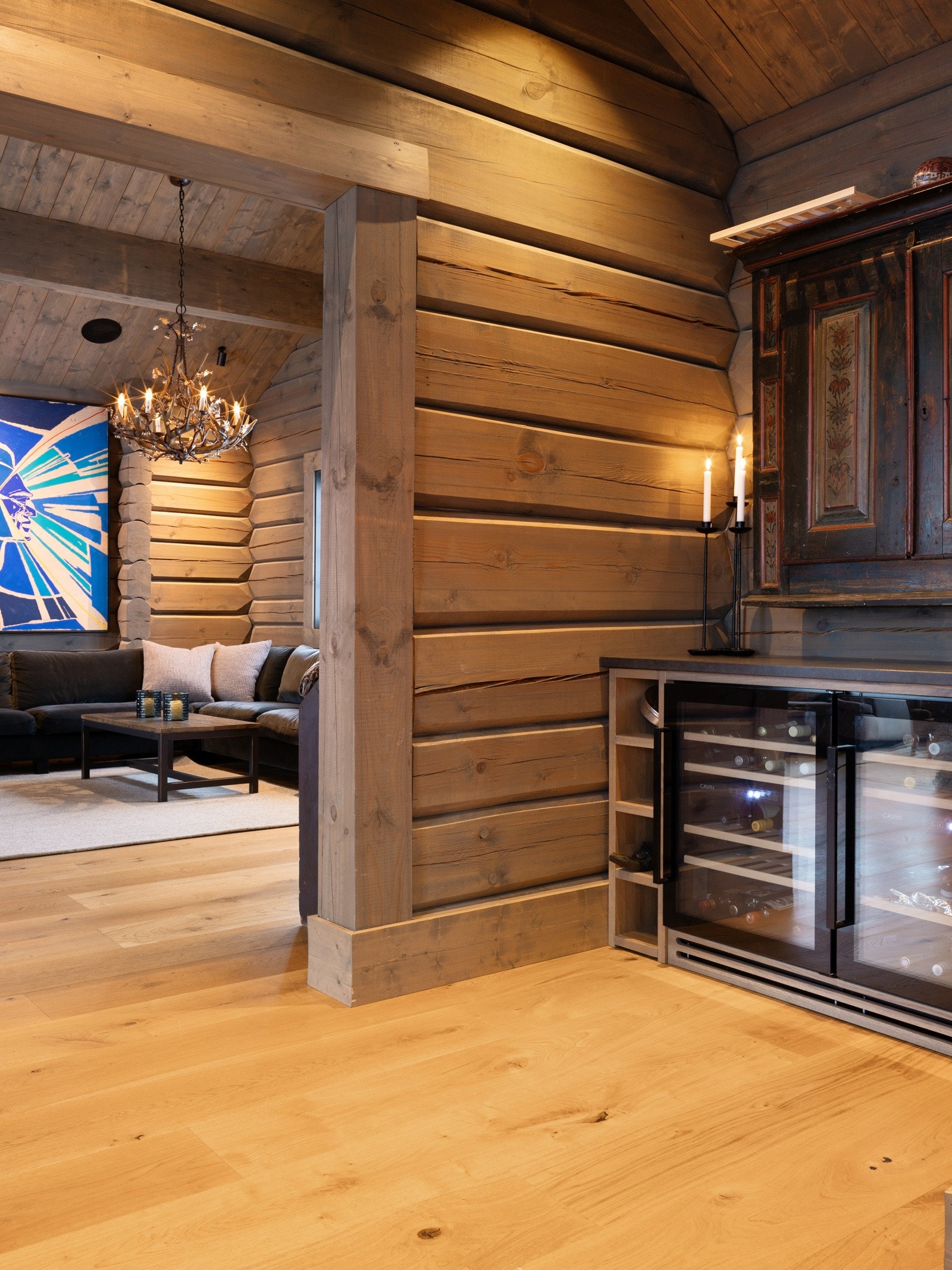 Stue og kjøkken er i delvis åpen løsning. Galleribilde