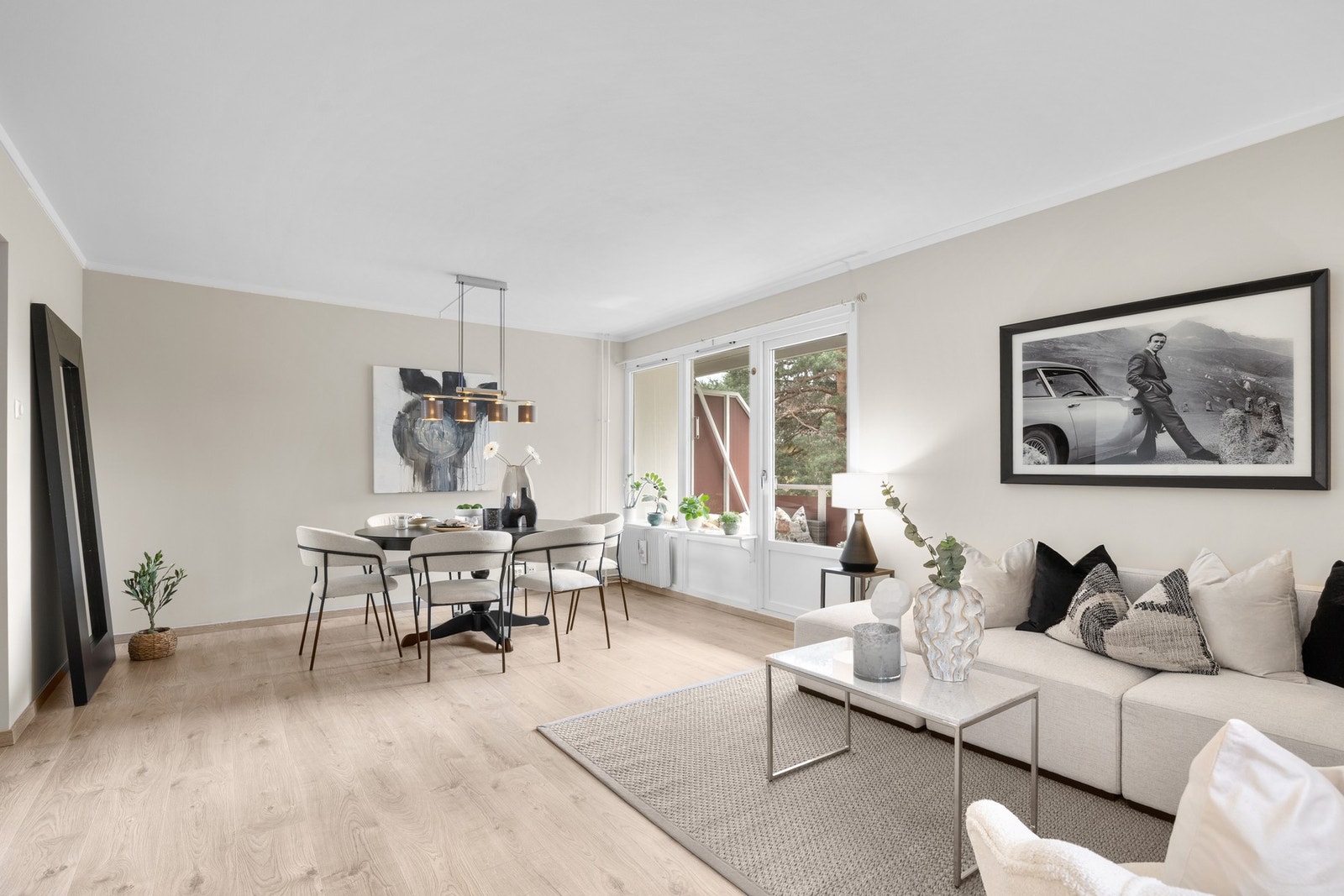 Flott sentral beliggenhet. Kort vei til både kollektiv og servicetilbud. Galleribilde