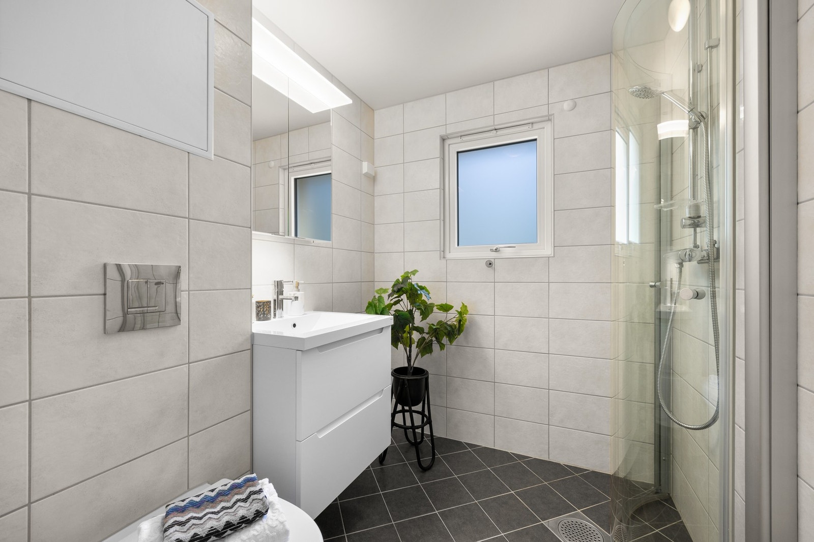 God standard med bl.a. bad fra 2019 og stue som ble pusset opp i 2023. Galleribilde