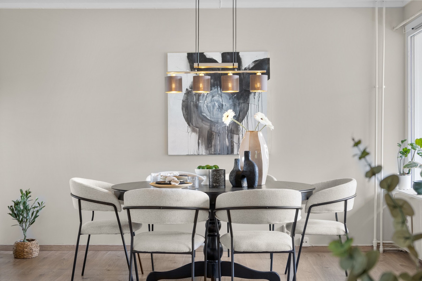 Her kan du nyte middagen i en hyggelig atmosfære. Galleribilde