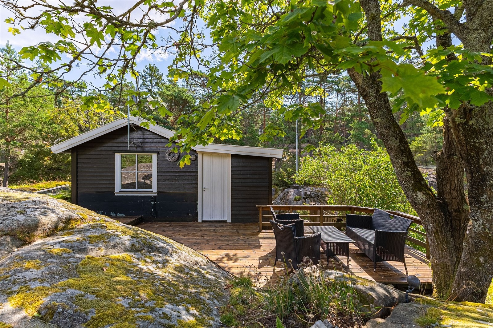 Fritidsboligen har adkomst via inngangsterrassen. Galleribilde