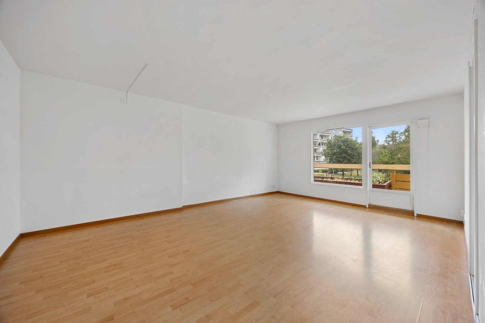 Dette er en stor 2-roms selveier med mye potensial og svært attraktiv beliggenhet. Galleribilde