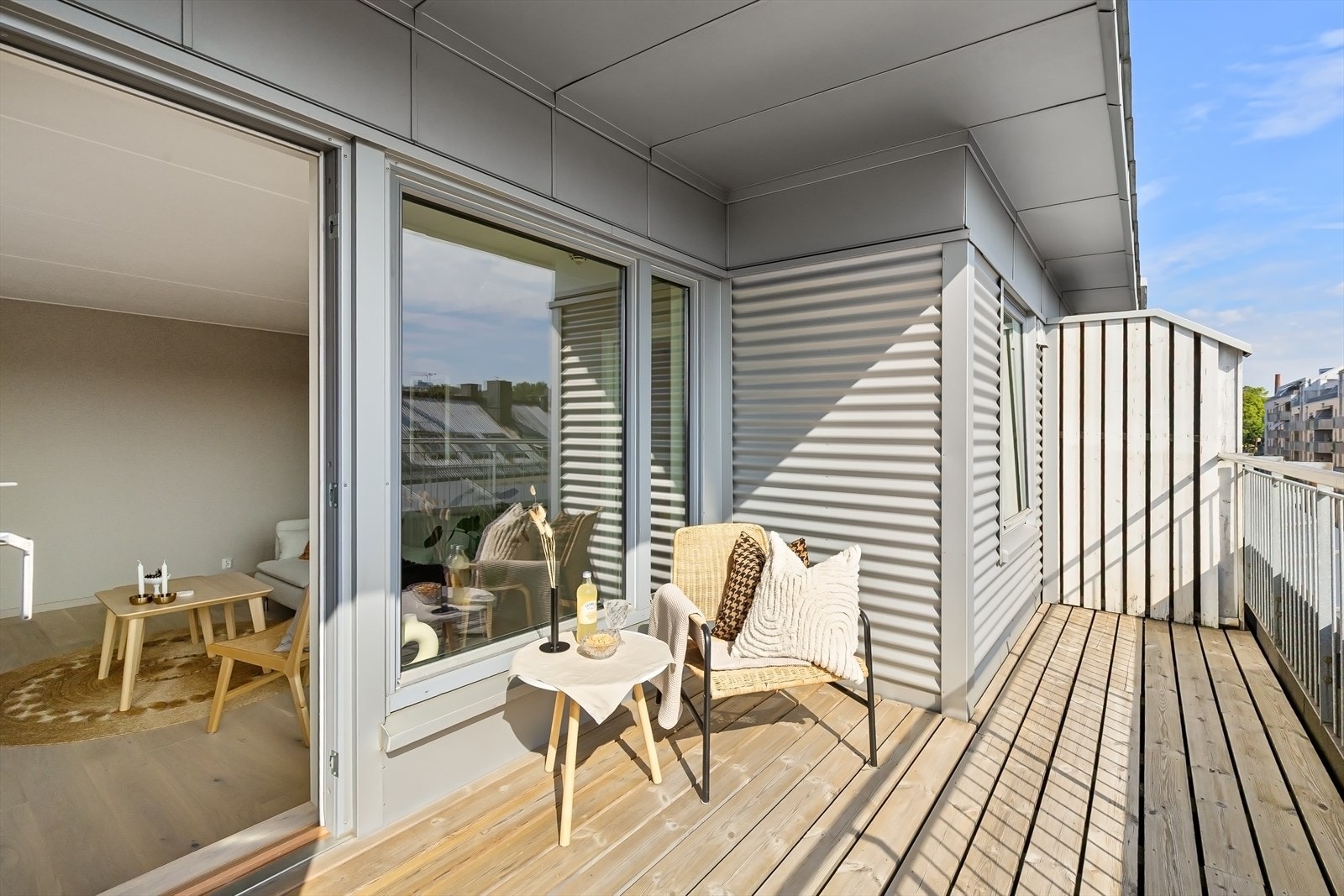 Terrassen er på hele 17 kvm med god plass til utemøbler og grill. Galleribilde