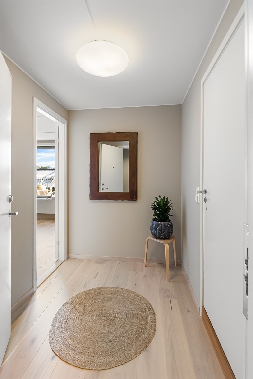 Entré/gang. Galleribilde