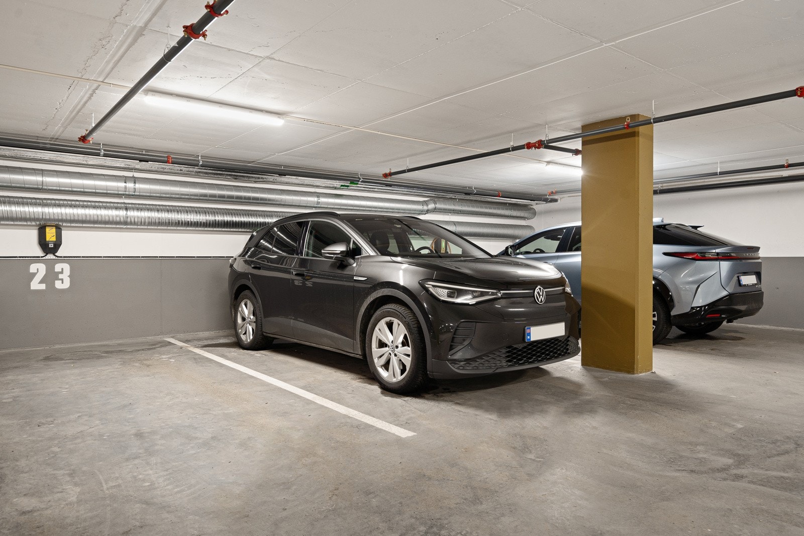 Bilen parkerer du tørt i felles garasjekjeller Galleribilde