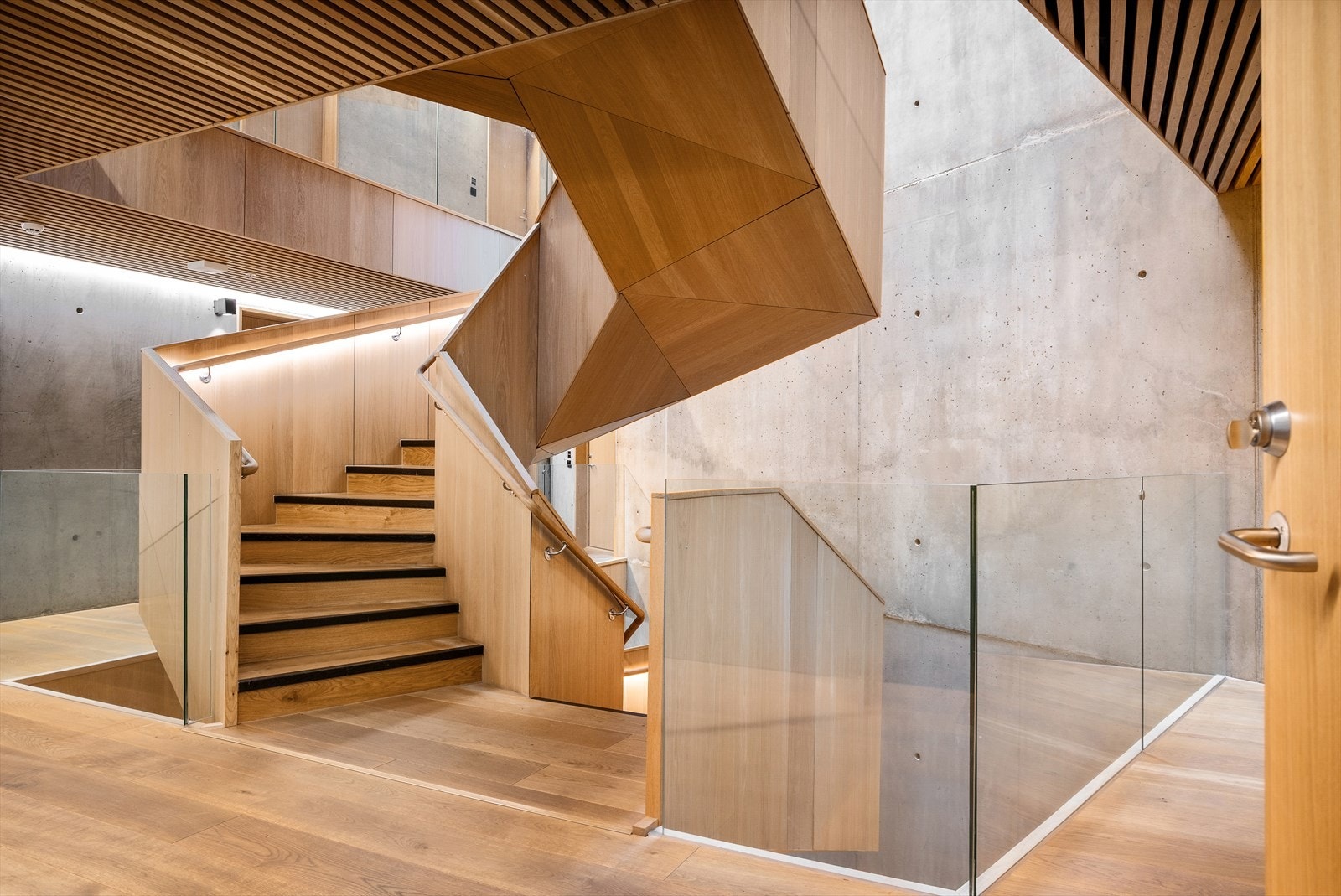 Lys og gjennomgående oppgang Galleribilde