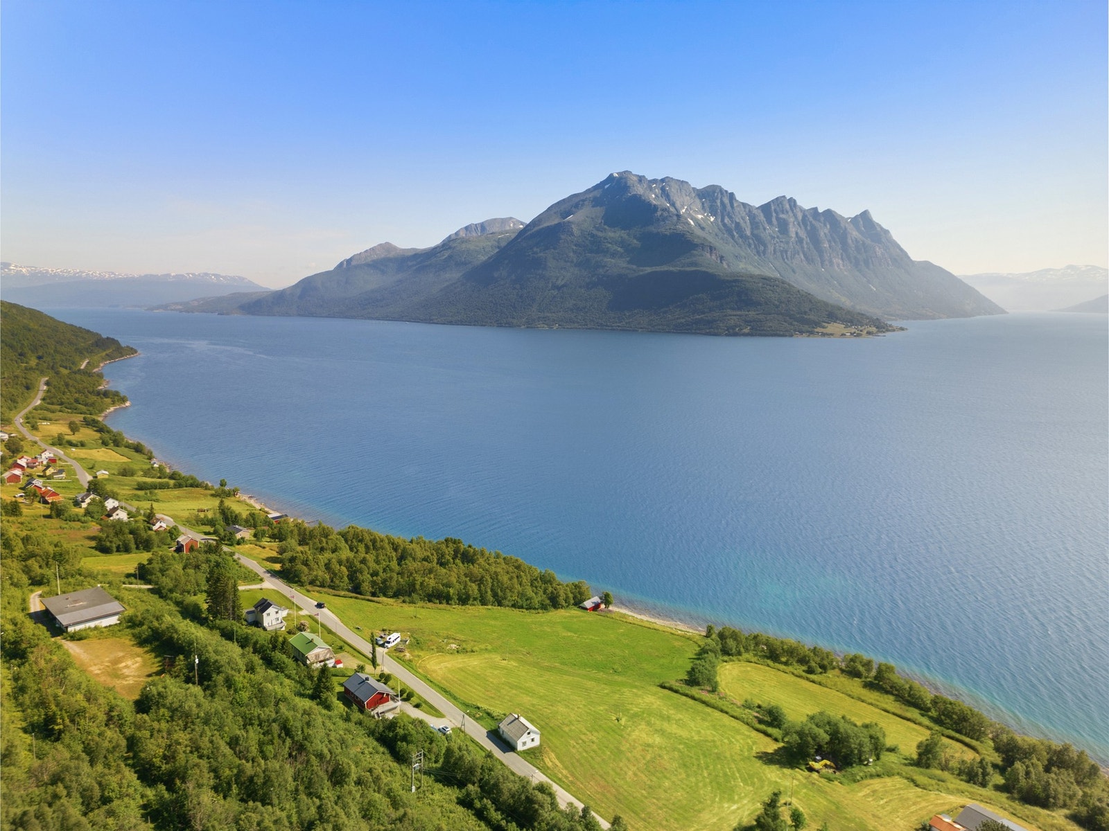 Her bor du i landlige omgivelser, omkranset av spektakulær natur og kort vei til havet Galleribilde