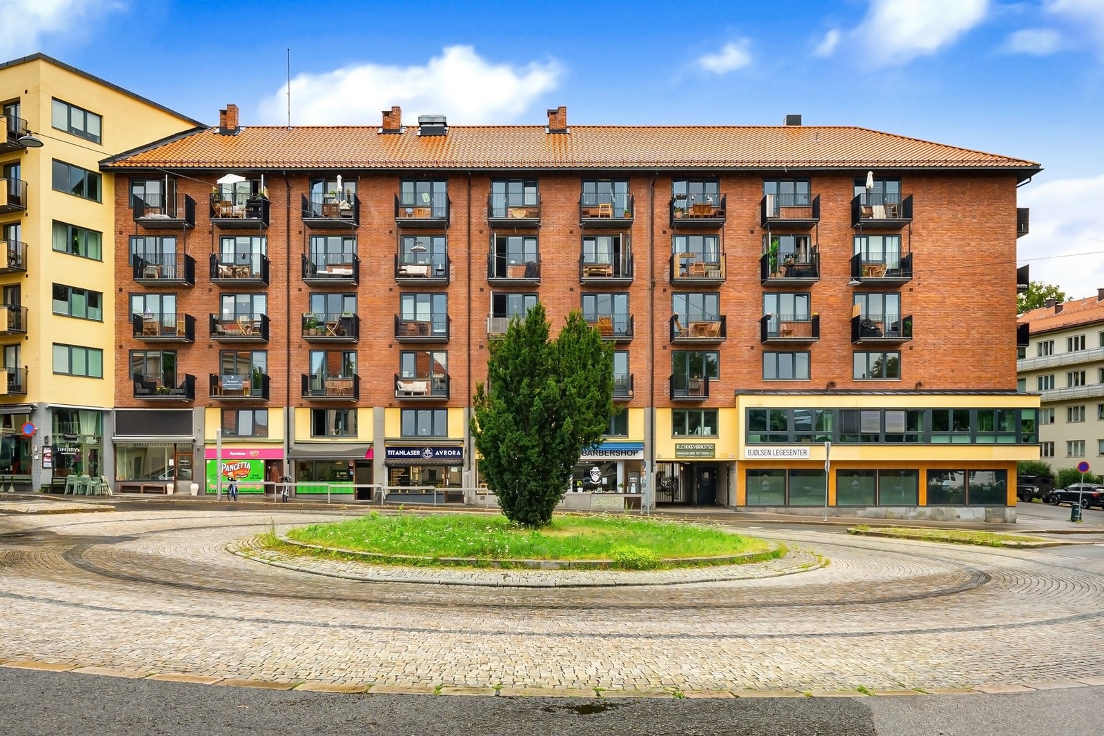 Fasade sett fra gateplan. Galleribilde