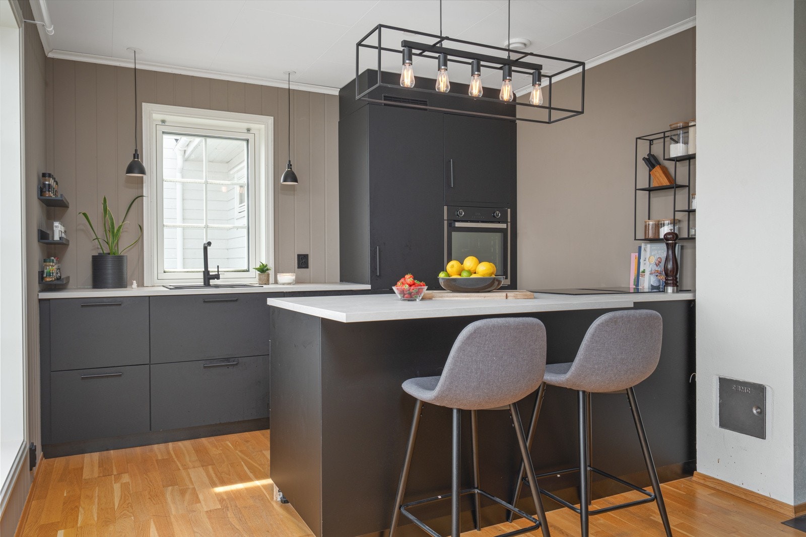 Nydelig, oppgradert kjøkkenområde Galleribilde