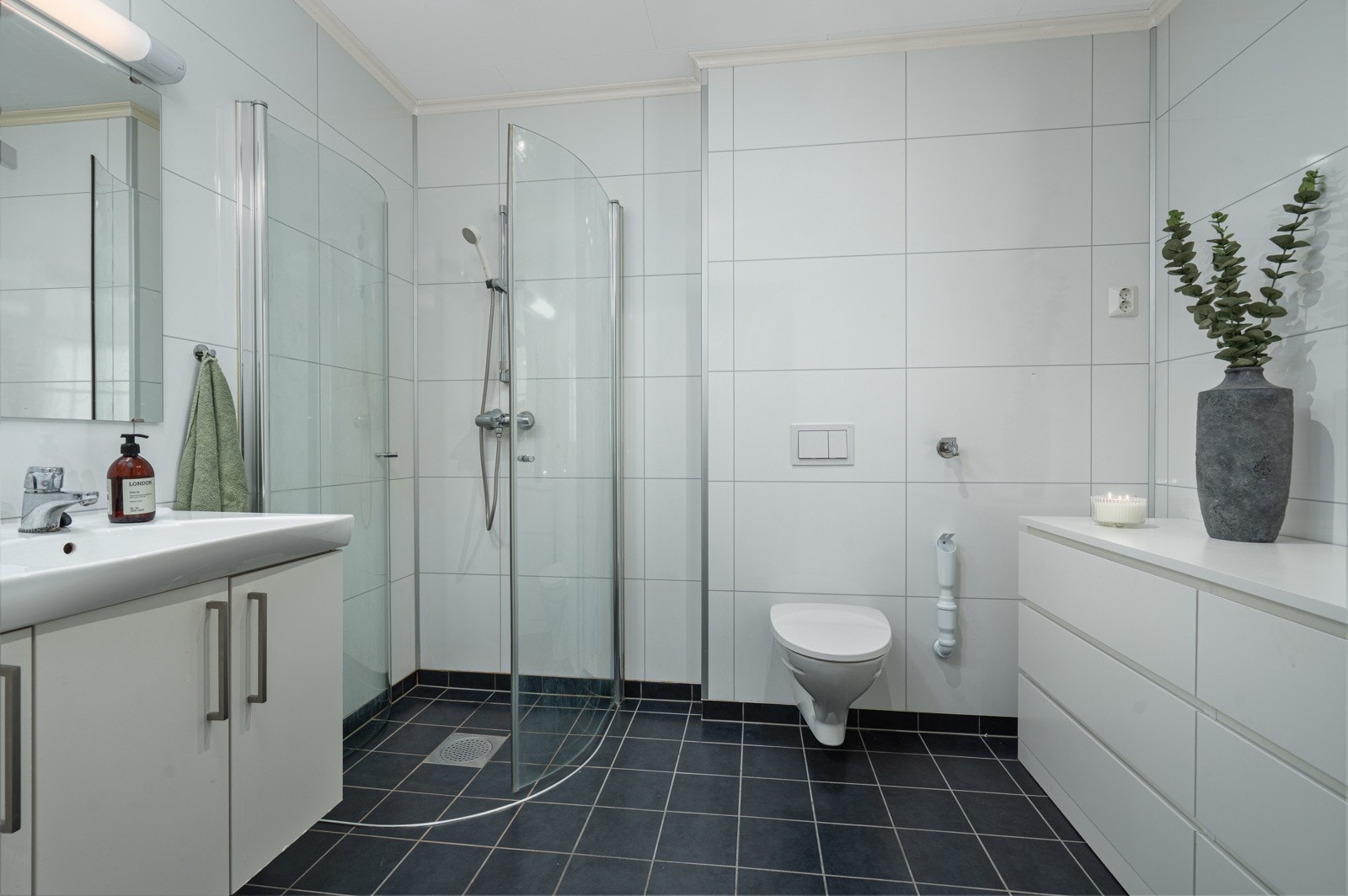 Stort og lekkert bad Galleribilde