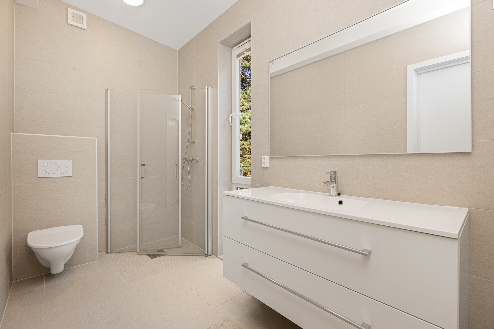 Bad ved hovedsoverom Galleribilde