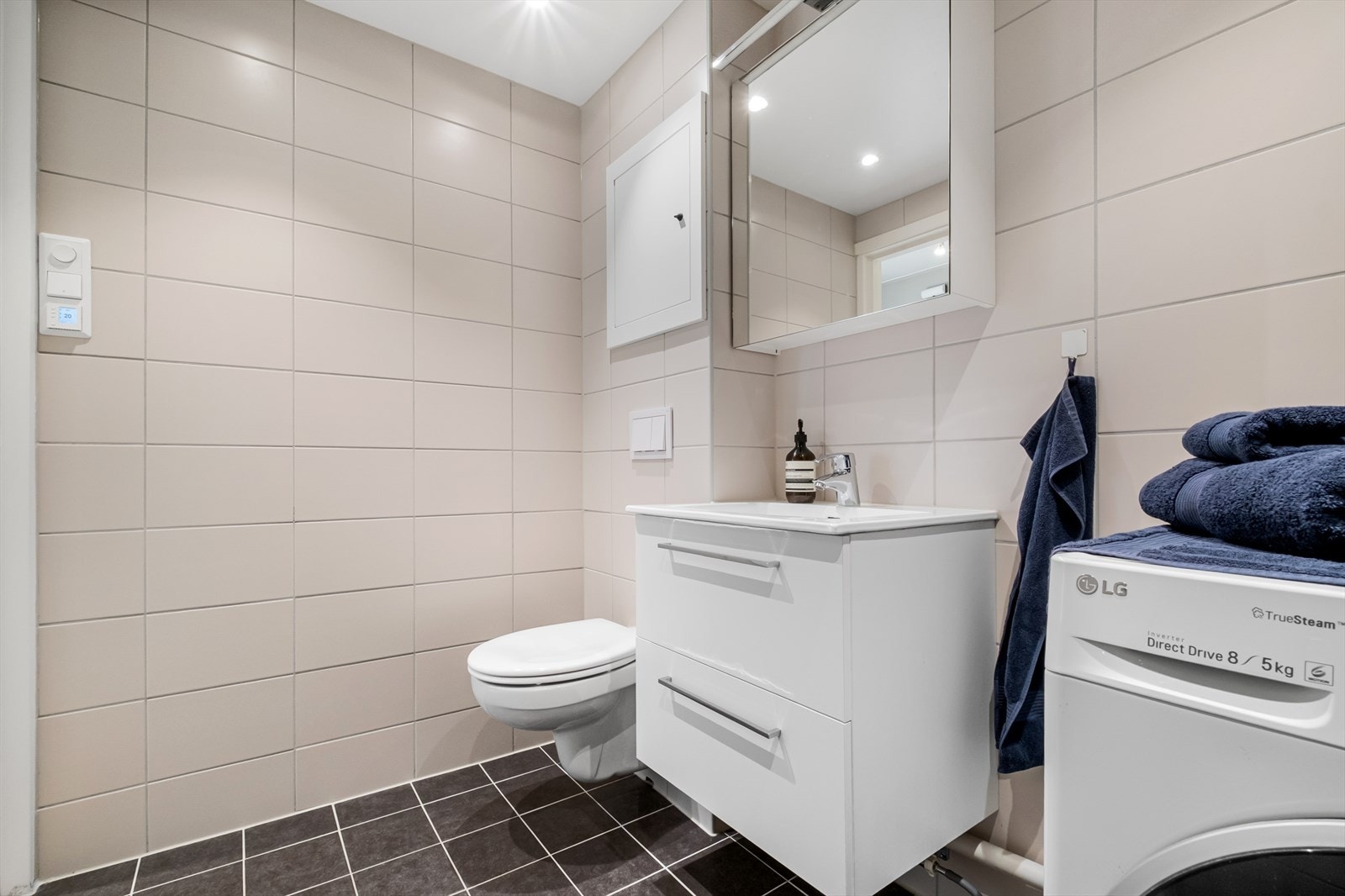 - Flislagt baderom fra 2020 med varme i gulvet - Galleribilde