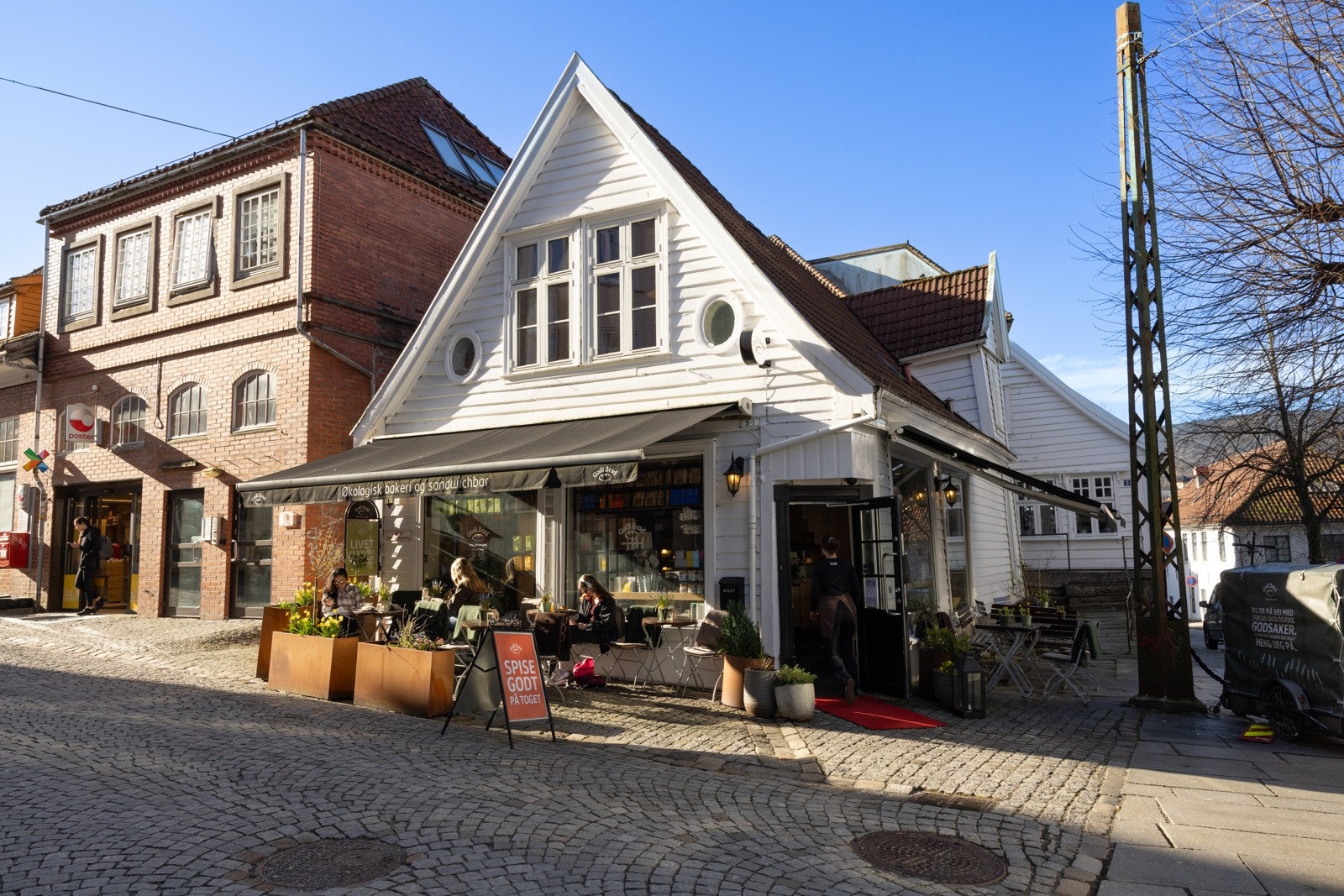 Like nedenfor boligen ligger Marken, en sjarmerende gågate med koselige kafeer og nisjebutikker. Galleribilde