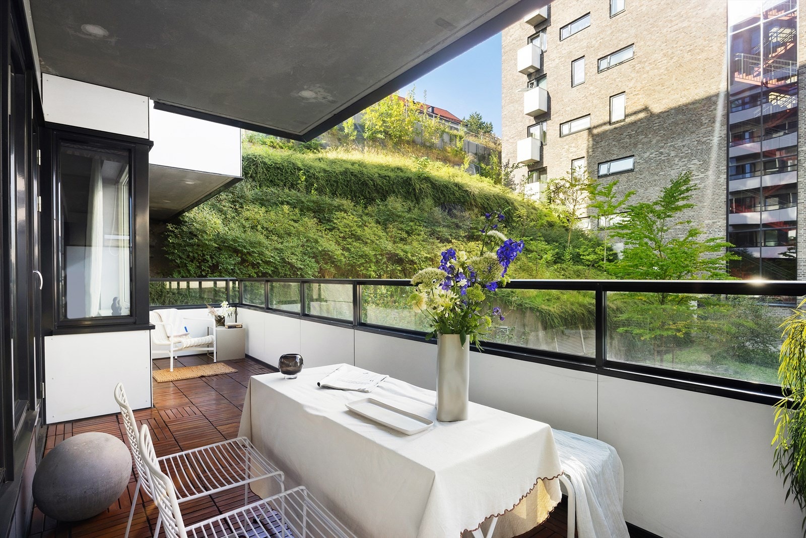 Pen og moderne 2-roms fra 2015/16 med vestvendt balkong på hele 14 m²! Galleribilde