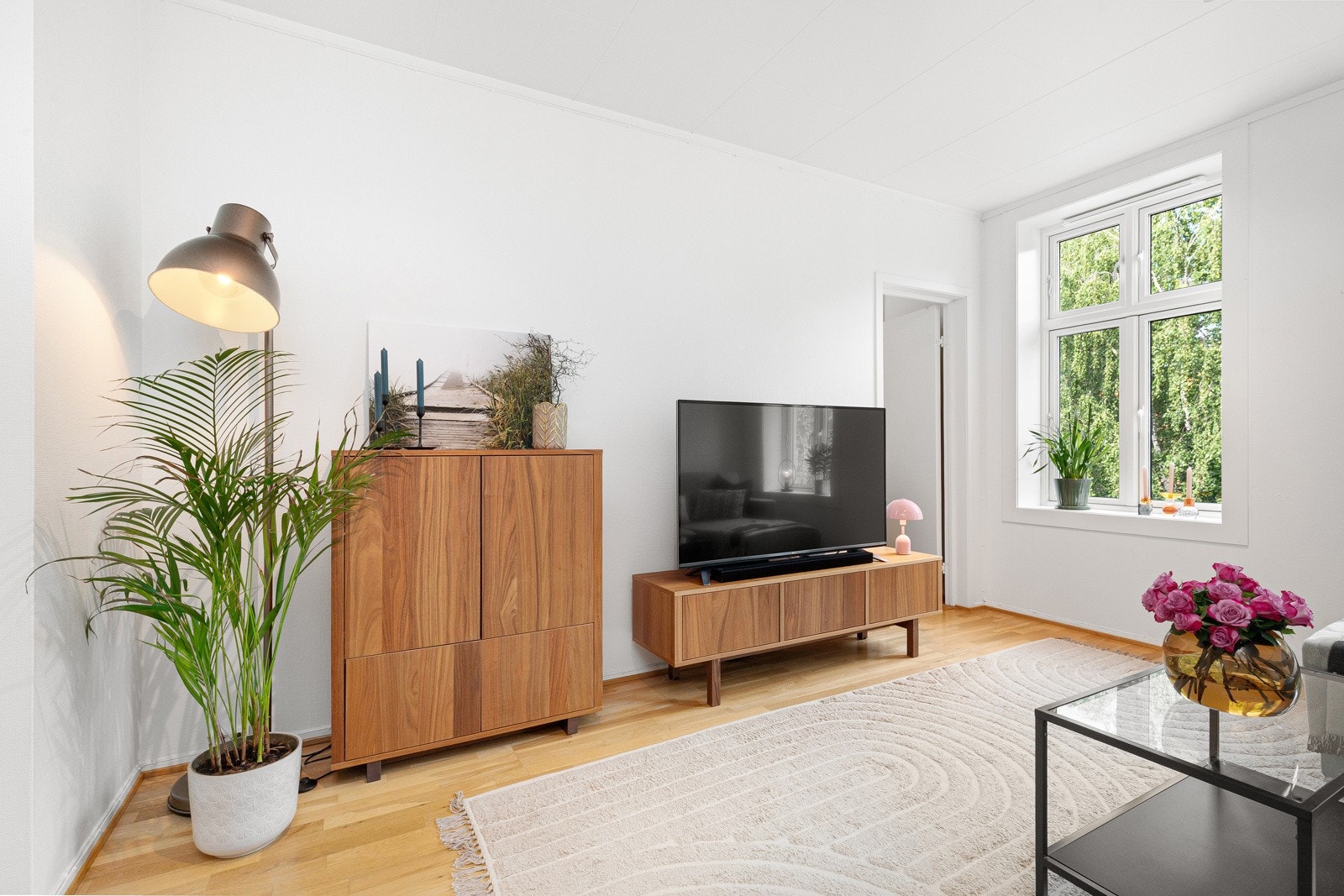 Malte overflater og parkett på gulv. Galleribilde