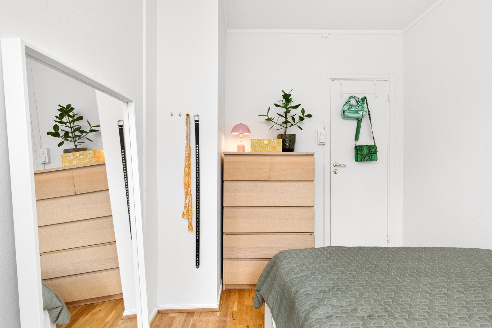 Fra soverommet er det inngang til badet. Galleribilde