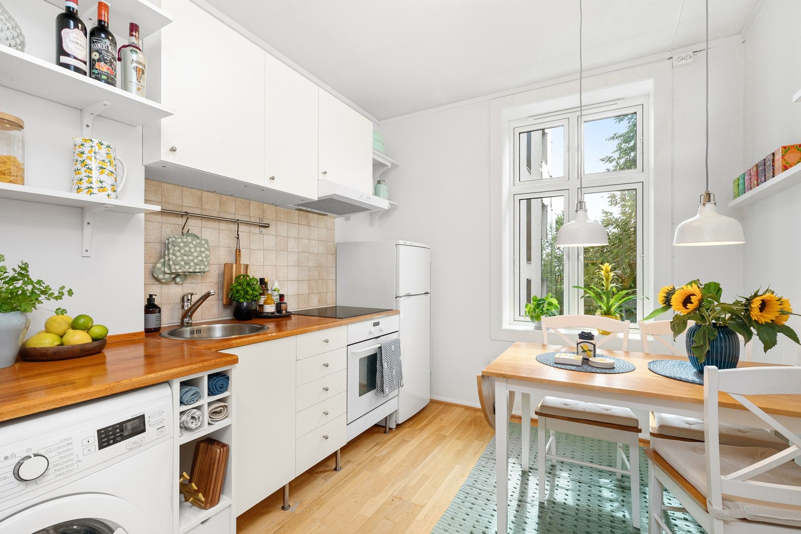 En lys og sjarmerende 2-roms leilighet beliggende sentralt til på Øvre Grünerløkka. Galleribilde