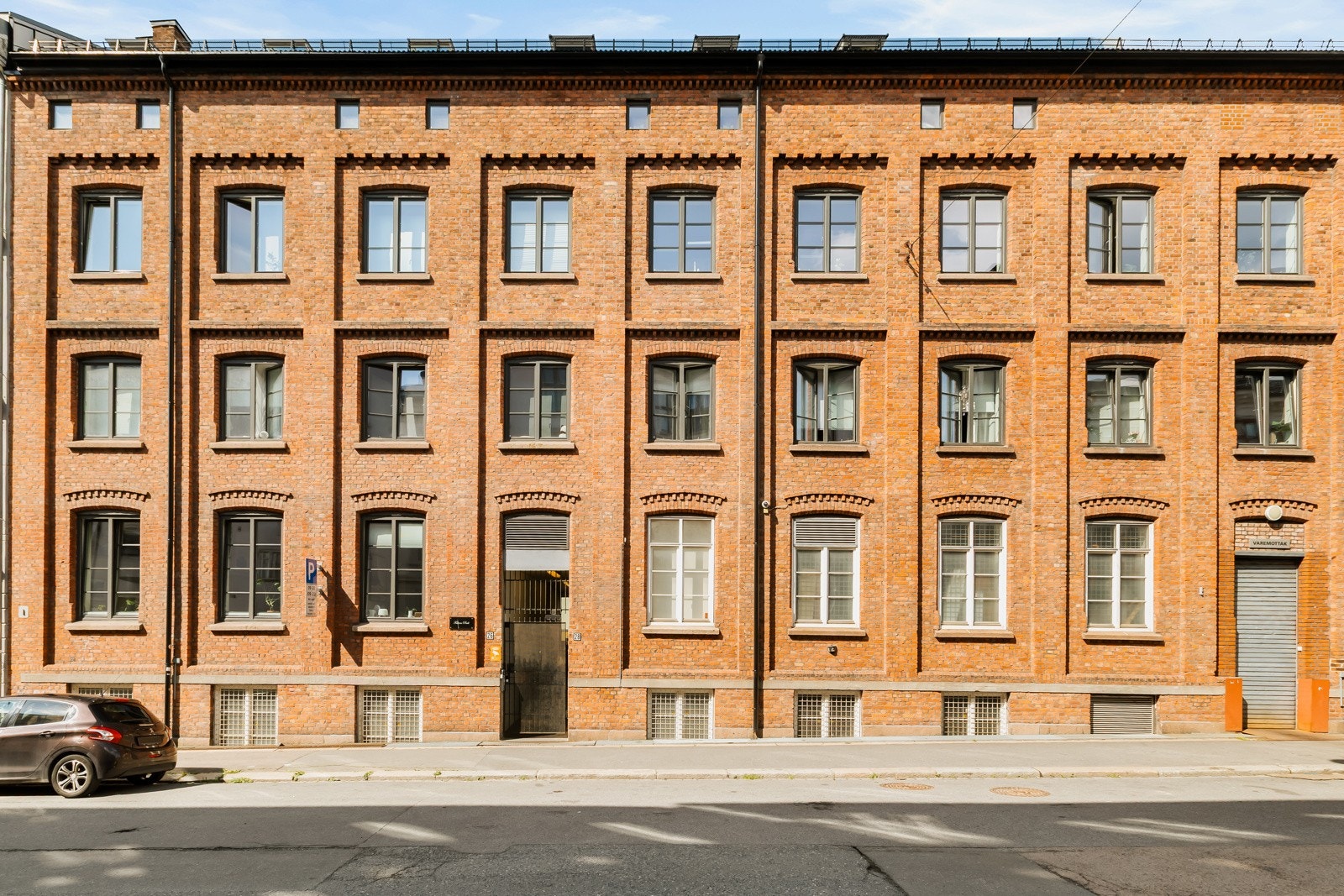 Bygget er tidligere fiskegarnsfabrikk som ble totalrenovert i 2012 Galleribilde