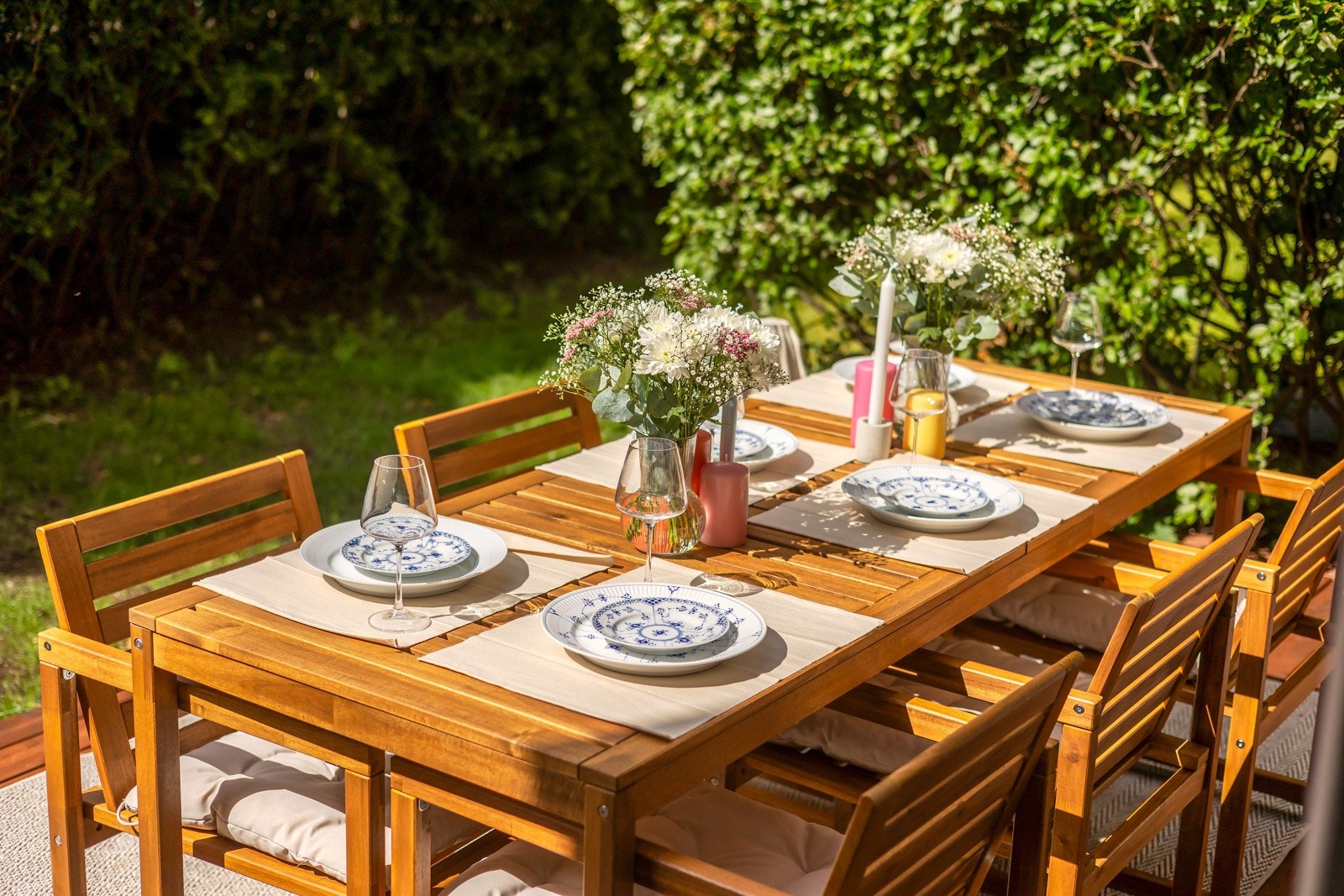 Uteplassen byr på hygge og sommerkos Galleribilde