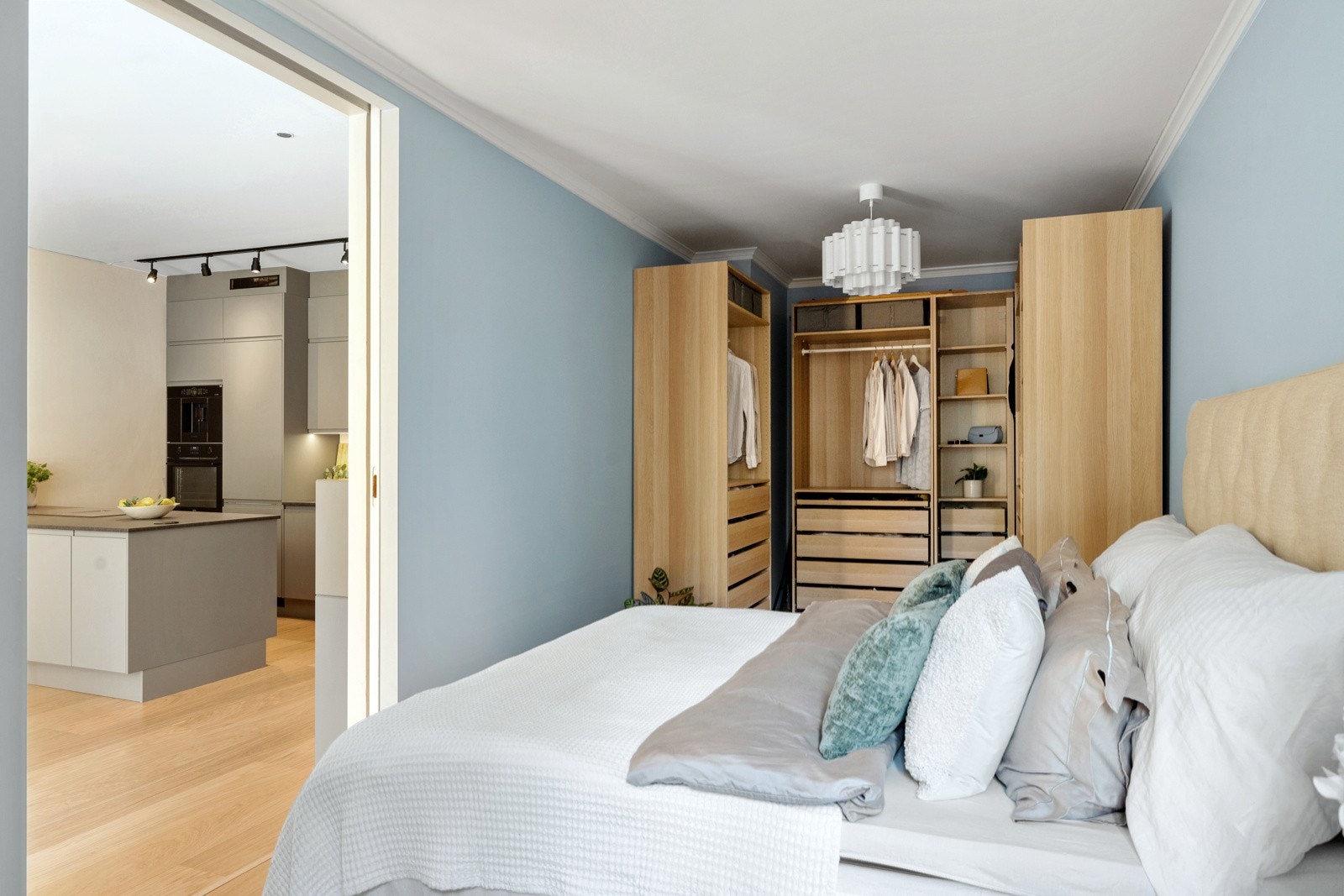 Soverom og garderobe Galleribilde