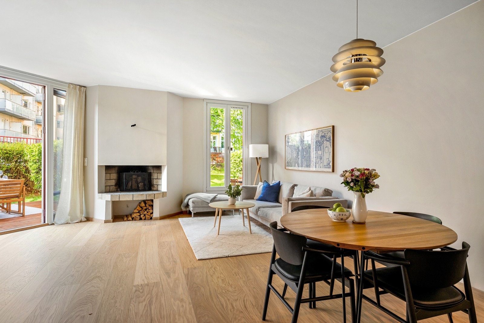 Spisestue mot stuen Galleribilde