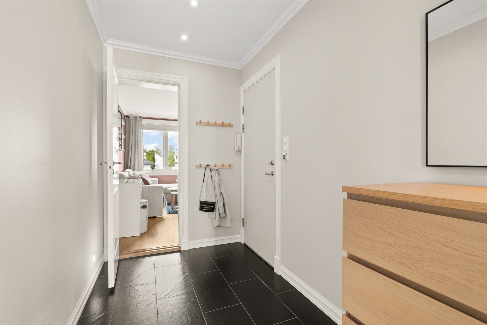 Entré/gang med utgang til felles trappeoppgang Galleribilde