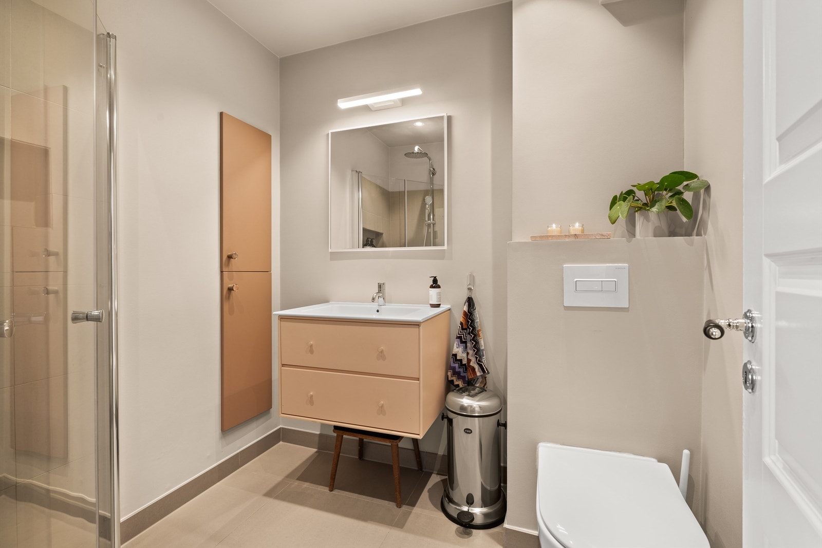 Pent og delikat bad som ble pusset opp i 2018 Galleribilde